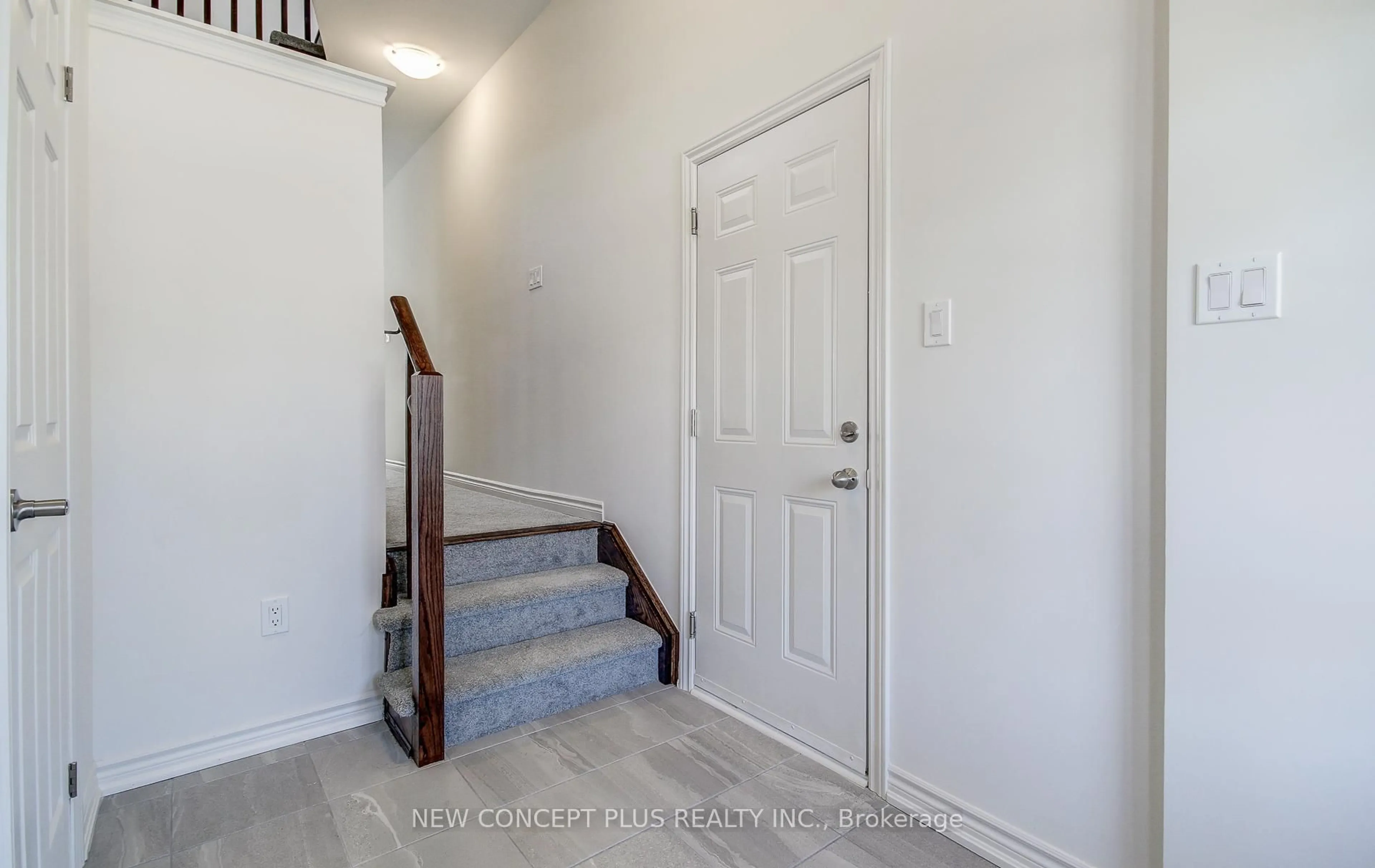 Indoor entryway for 68 Prest Way, Centre Wellington Ontario N1M 0K1