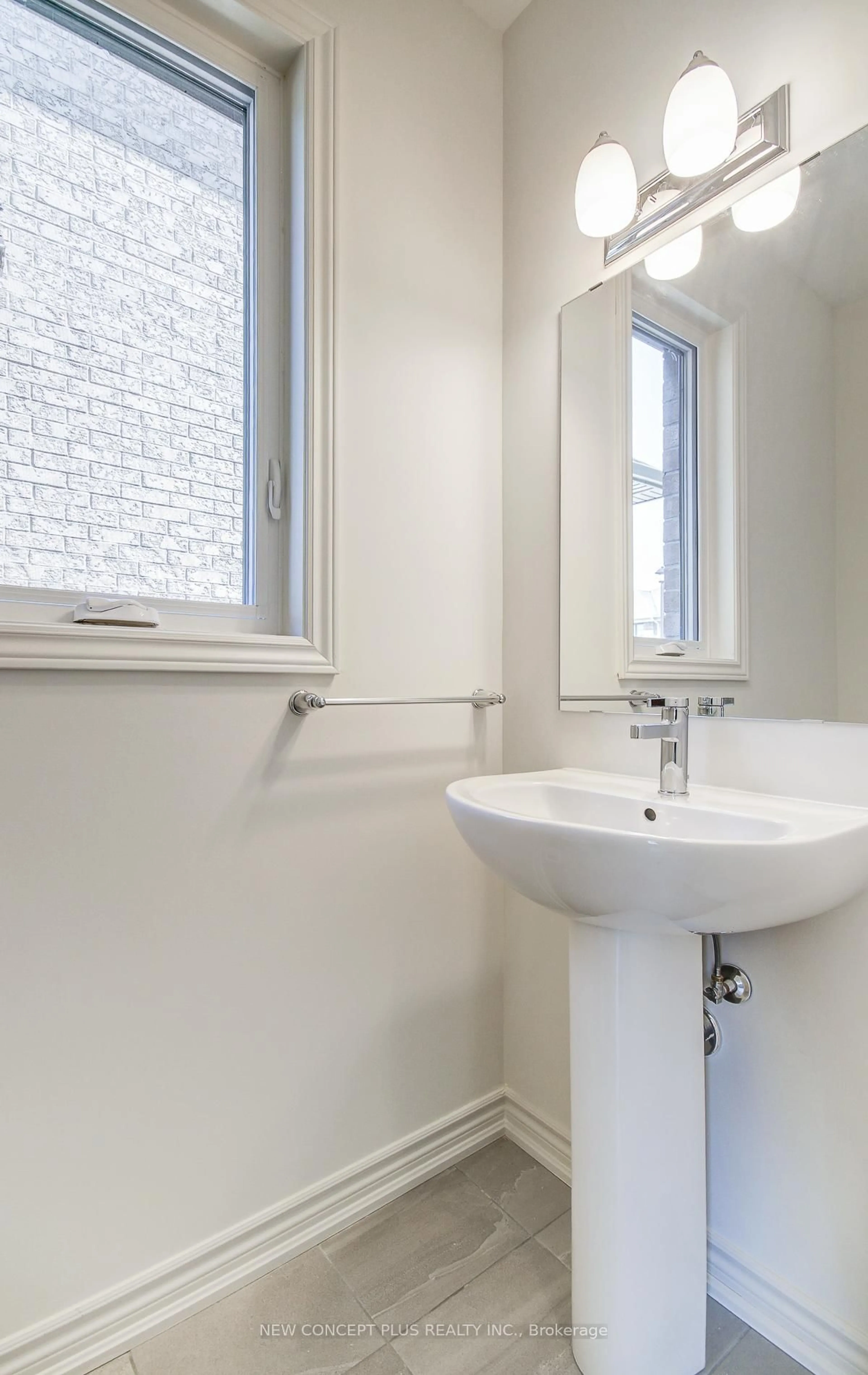 Standard bathroom, unknown for 68 Prest Way, Centre Wellington Ontario N1M 0K1