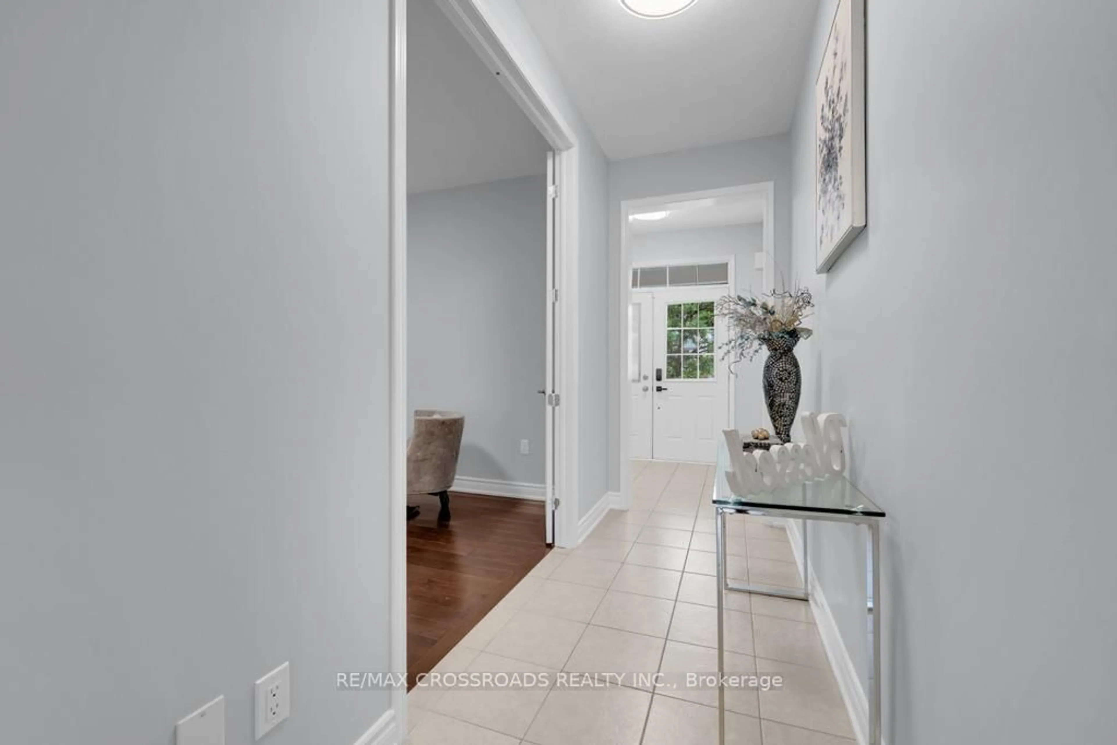 Indoor entryway for 260 Falling Green Cres, Kitchener Ontario N2R 0E1