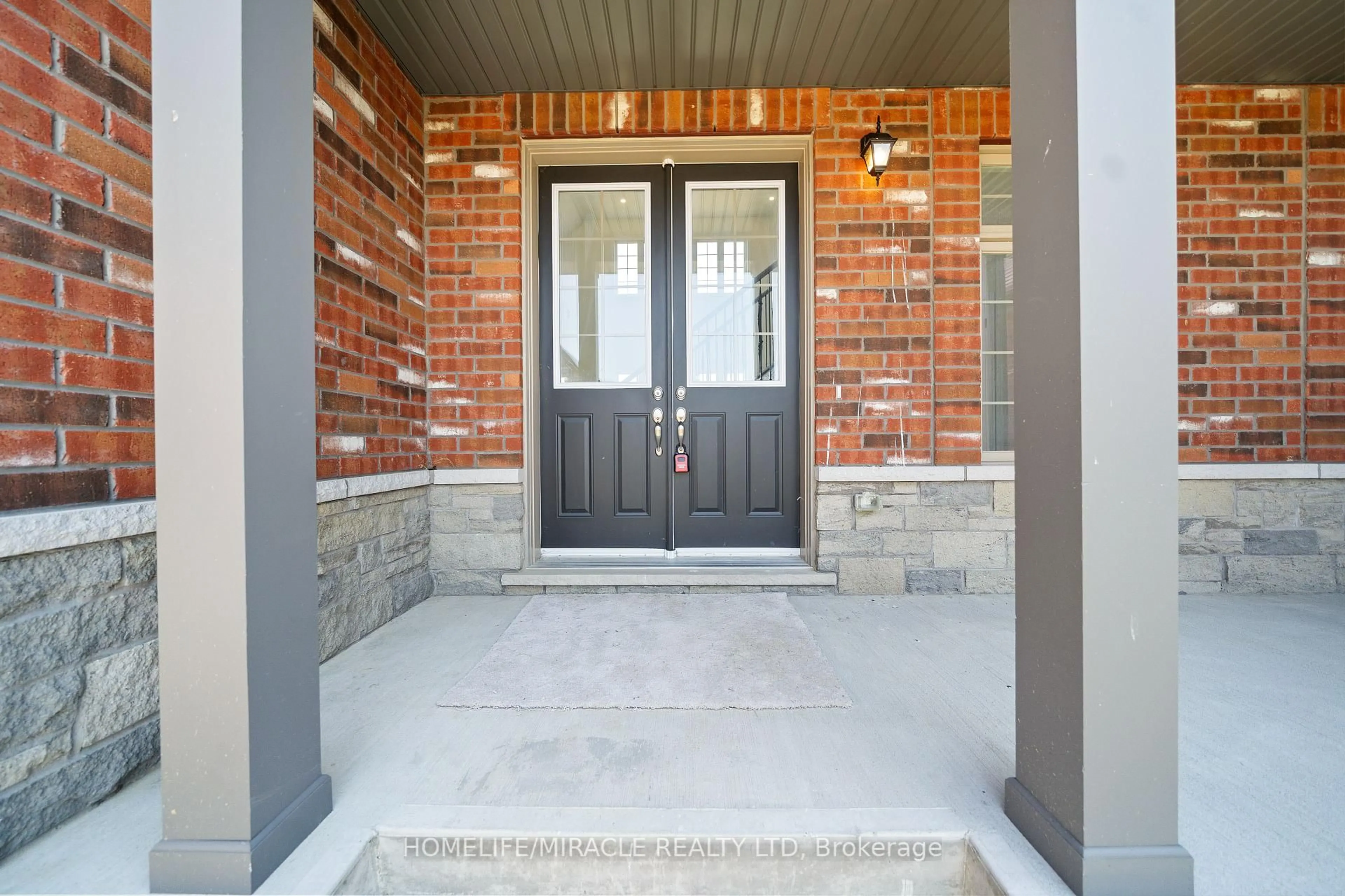 Indoor entryway for 5 Skyvue Cres, Quinte West Ontario K0K 1L0