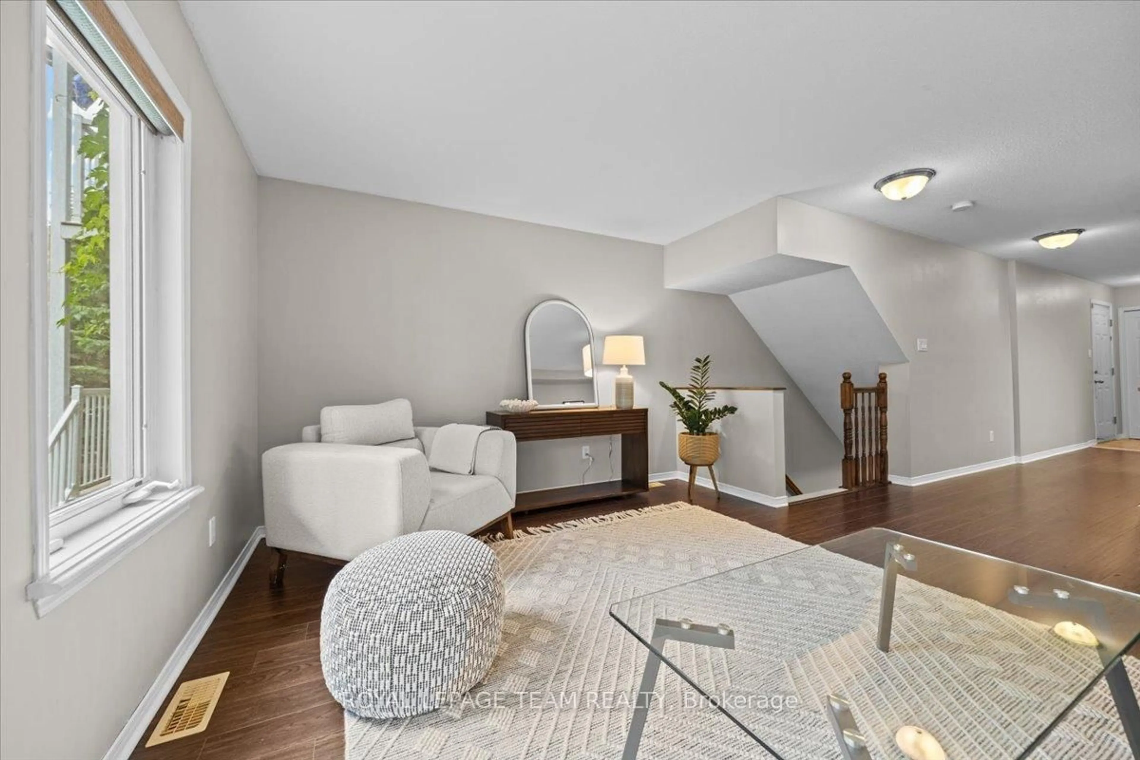 Living room with furniture, unknown for 512 Reardon Private, Ottawa Ontario K1V 2L1