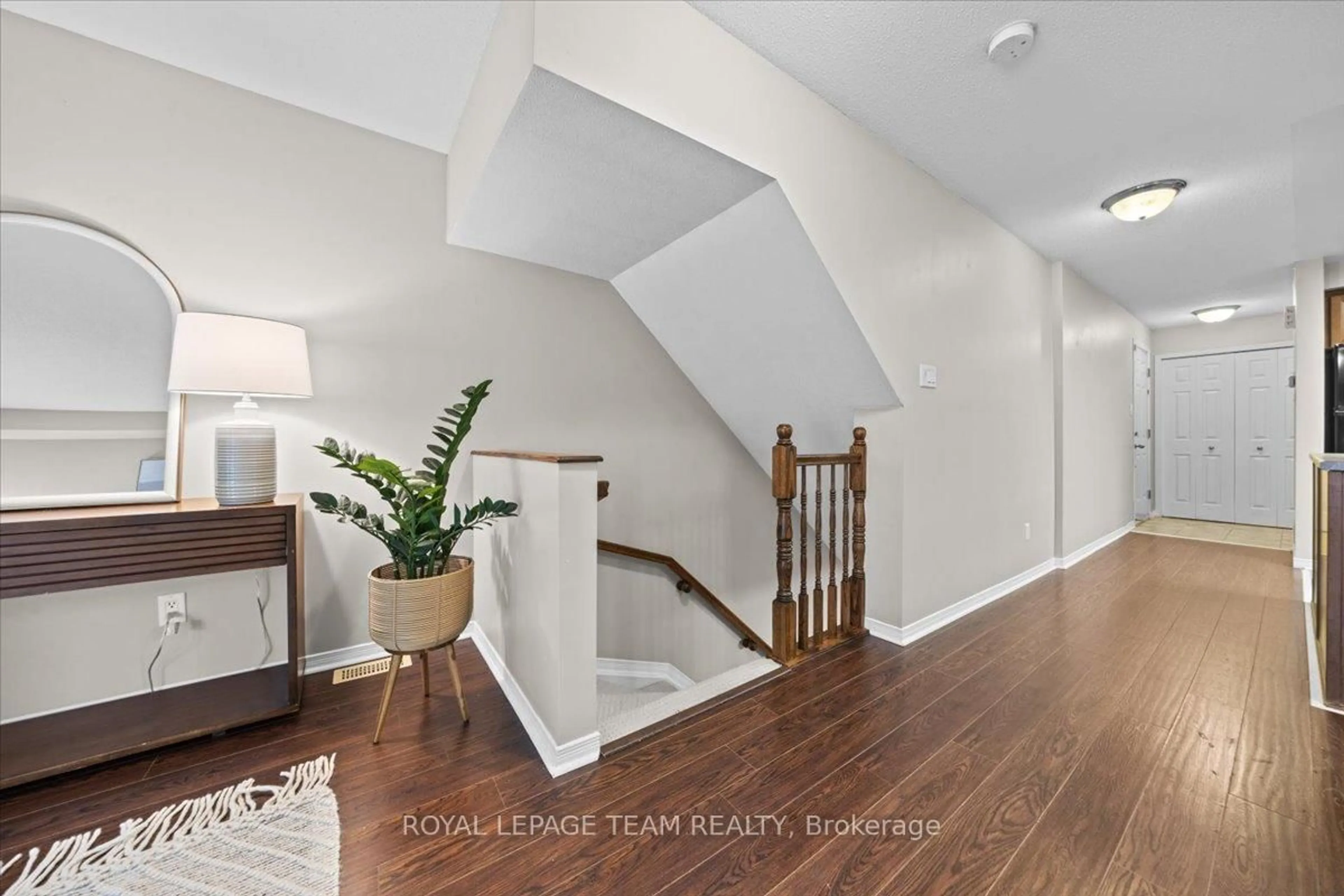 Stairs for 512 Reardon Private, Ottawa Ontario K1V 2L1