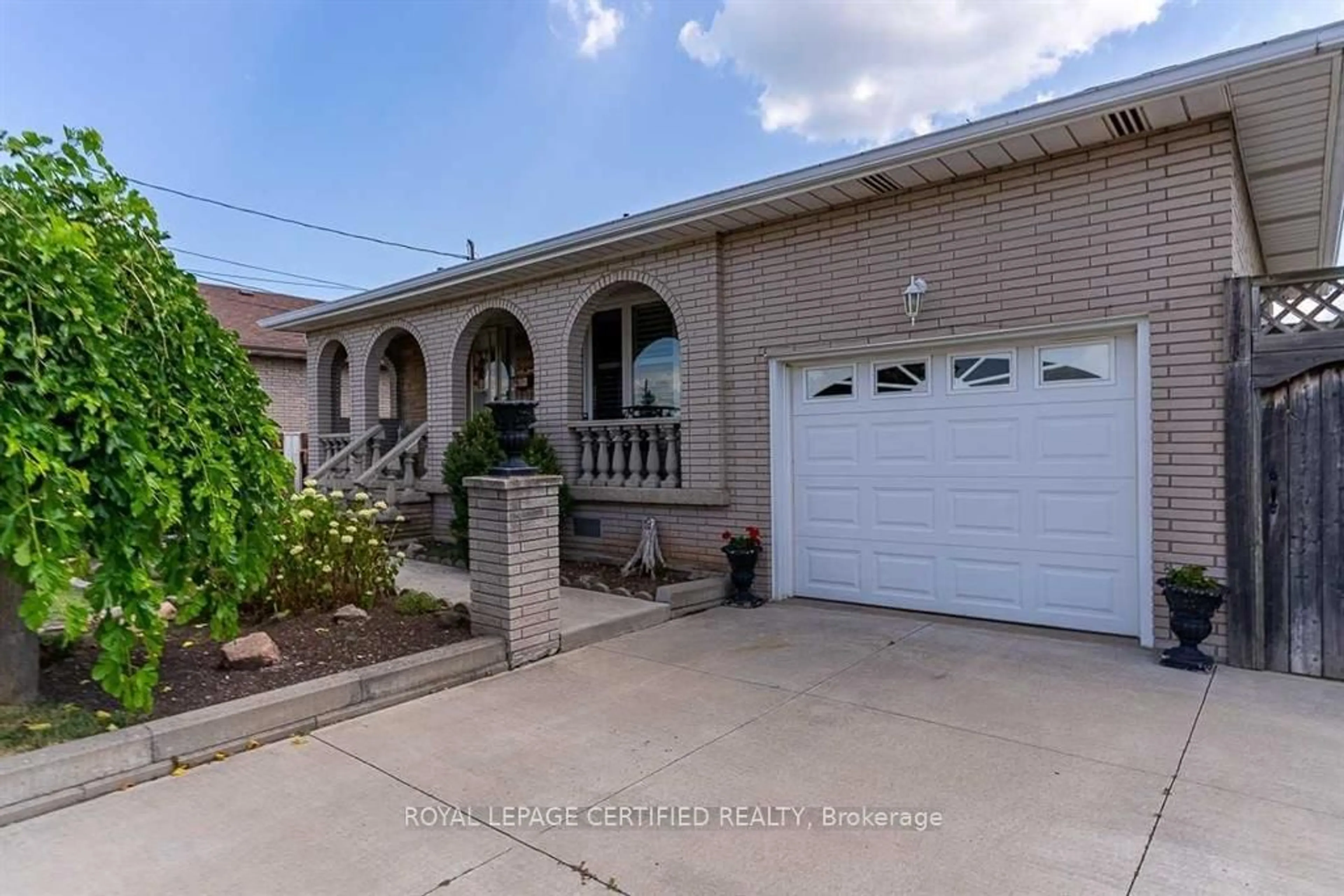 Home with brick exterior material, street for 216 Margaret Ave, Hamilton Ontario L8E 2H8
