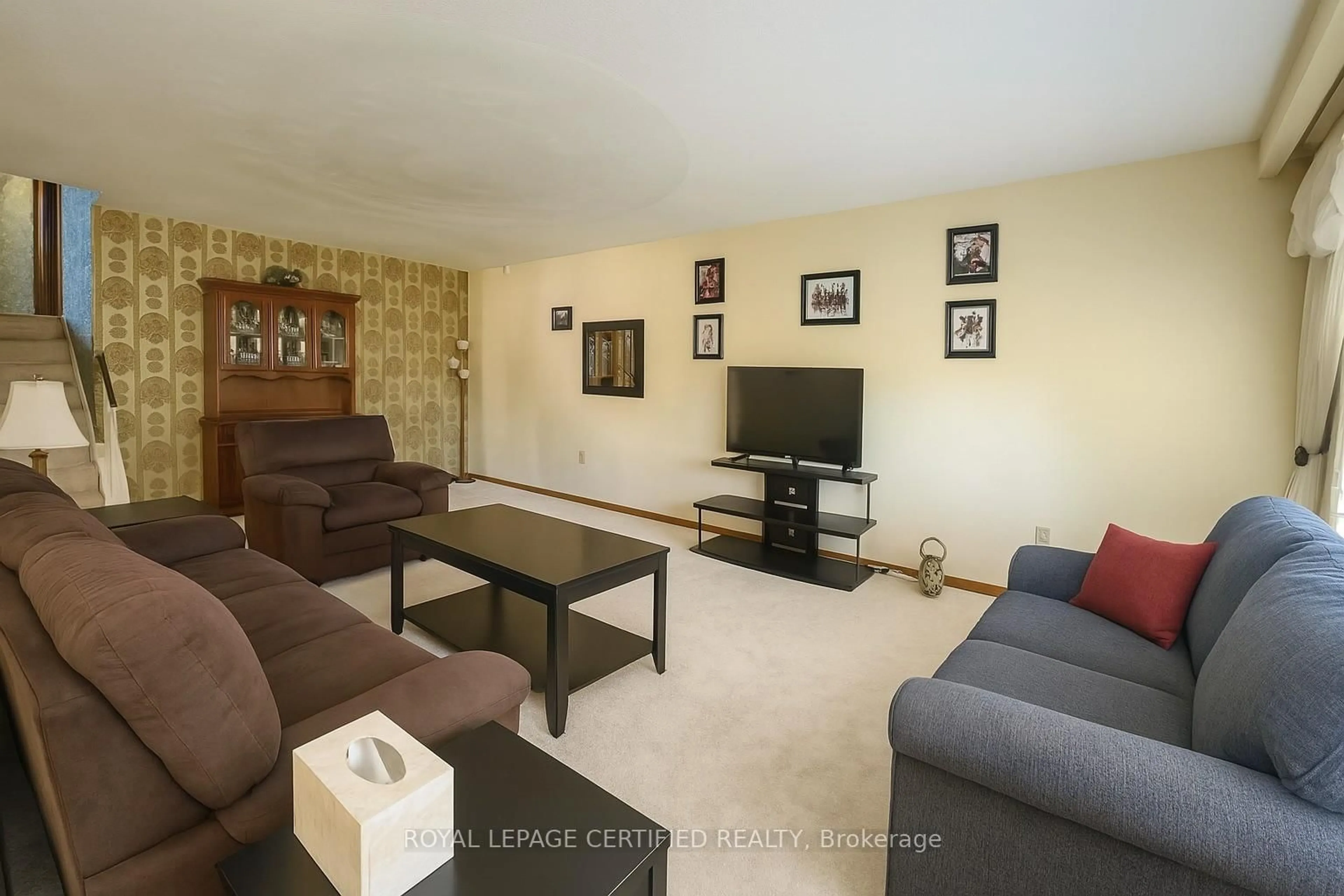 Living room with furniture, unknown for 216 Margaret Ave, Hamilton Ontario L8E 2H8