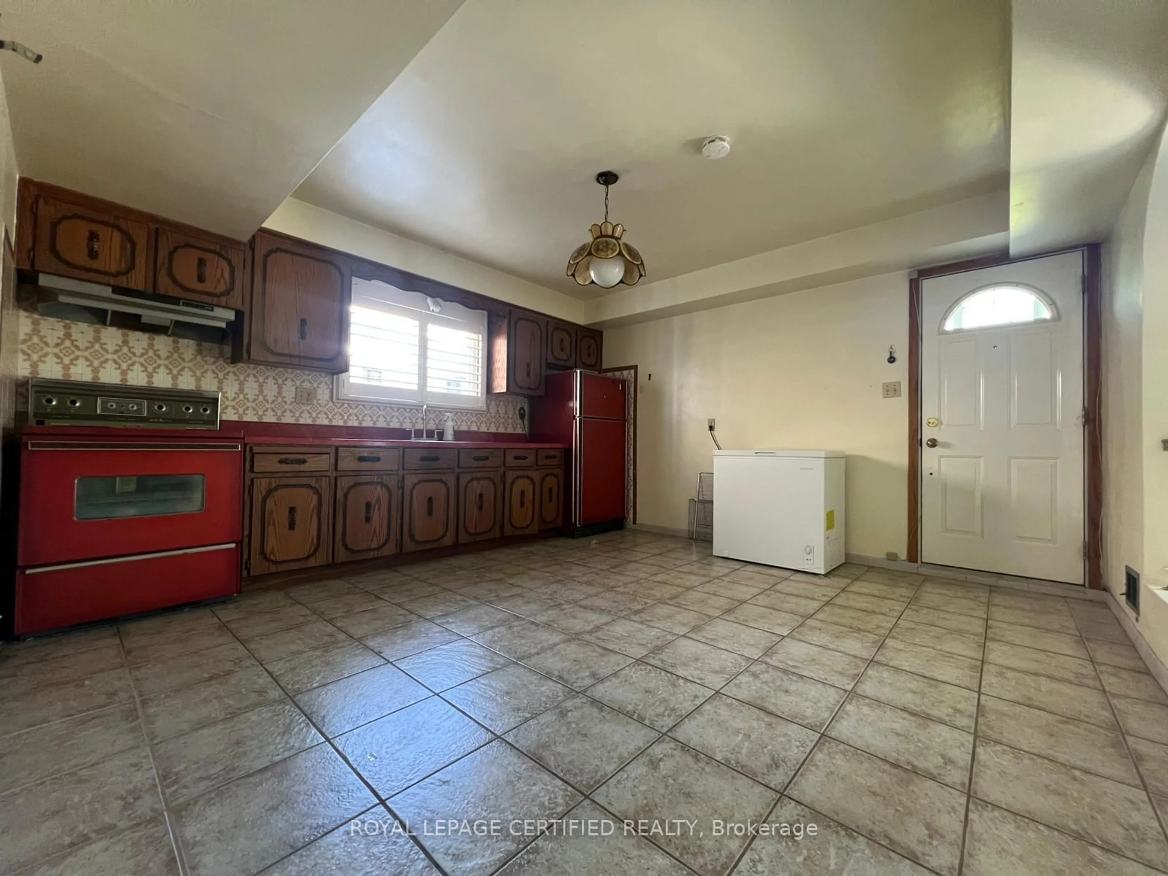 A pic of a room for 216 Margaret Ave, Hamilton Ontario L8E 2H8