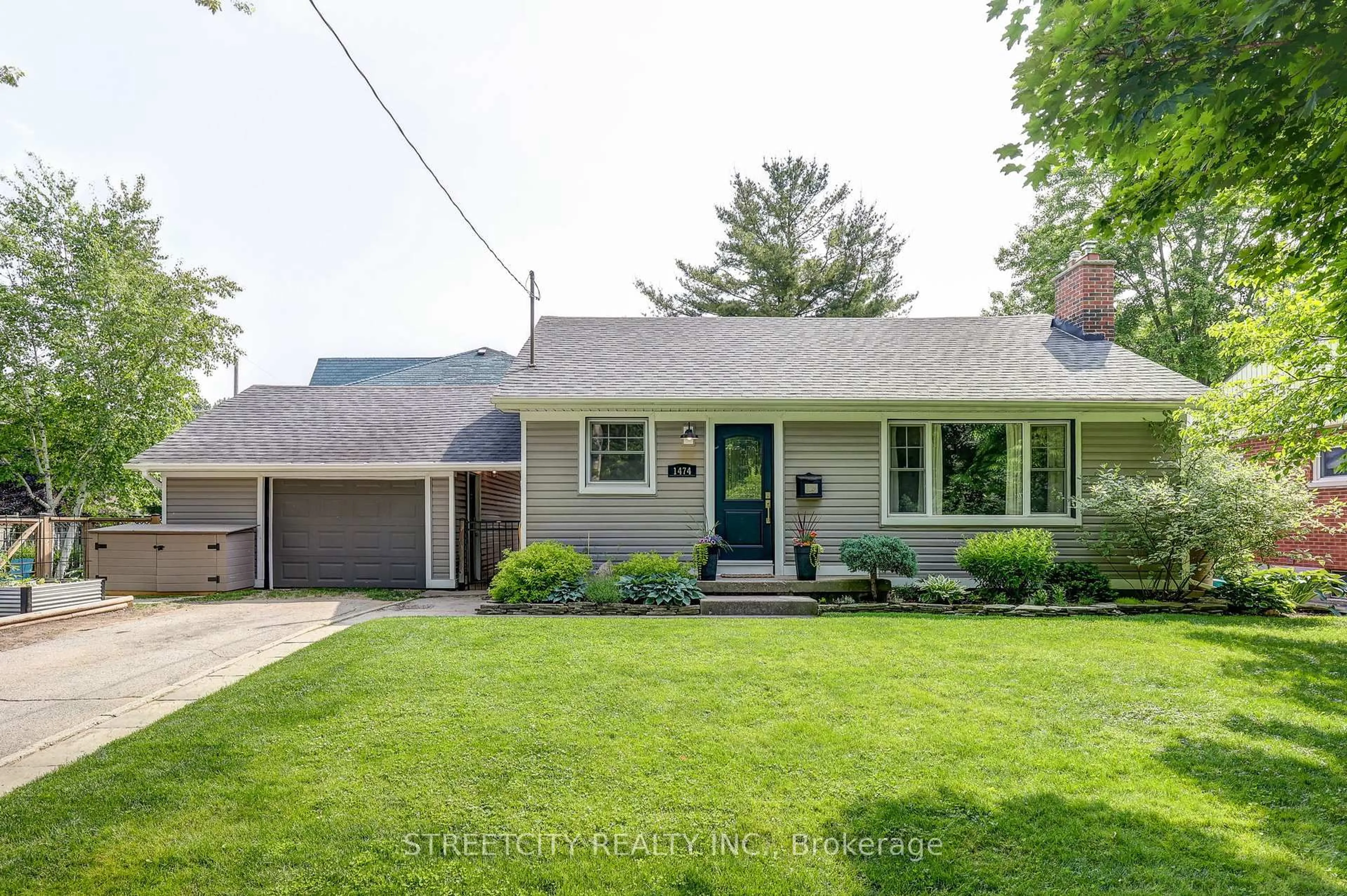 Home with vinyl exterior material, street for 1474 Oakdale St, London North Ontario N5X 1J7