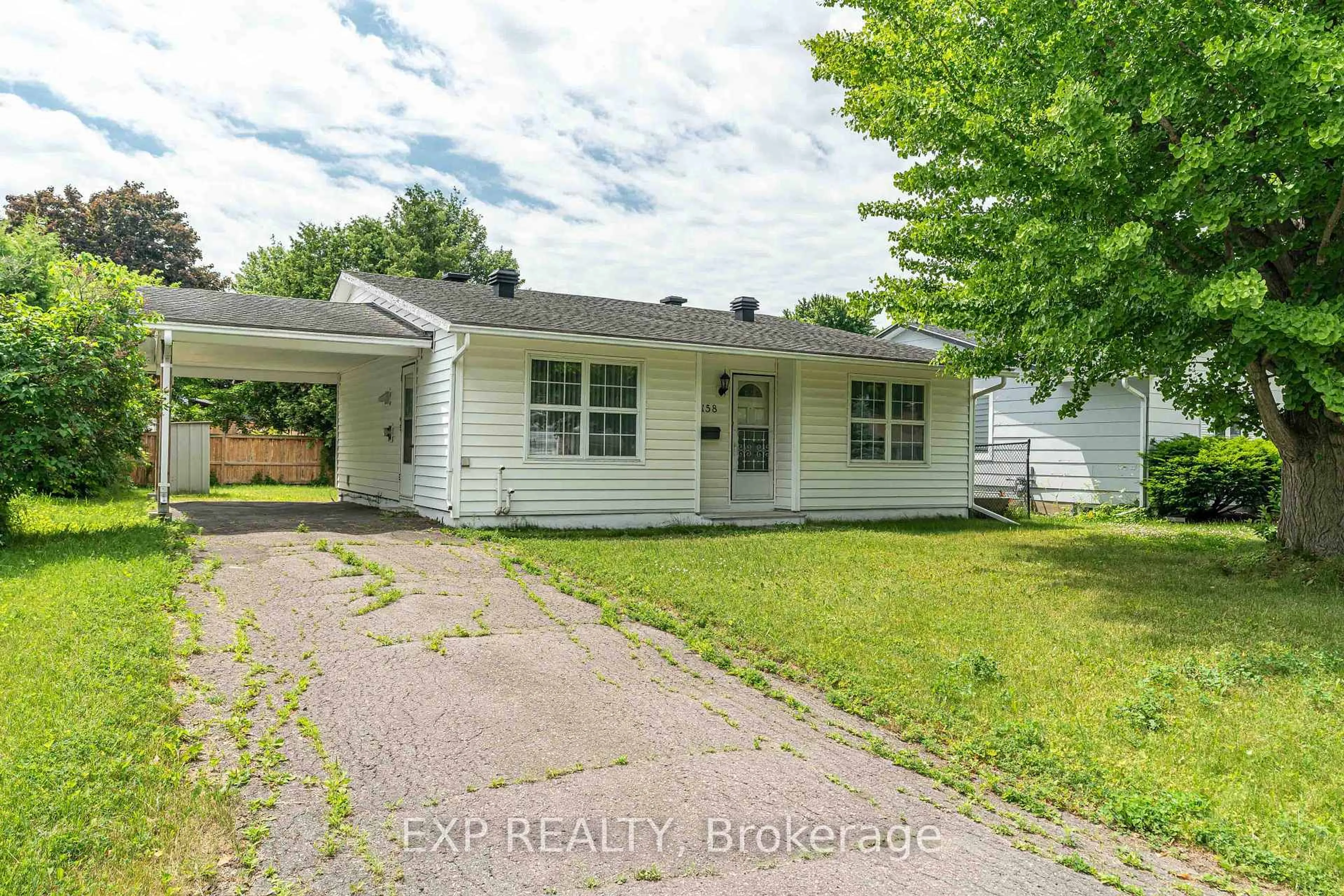 A pic from outside/outdoor area/front of a property/back of a property/a pic from drone, street for 2158 Fillmore Cres, Ottawa Ontario K1J 6A4