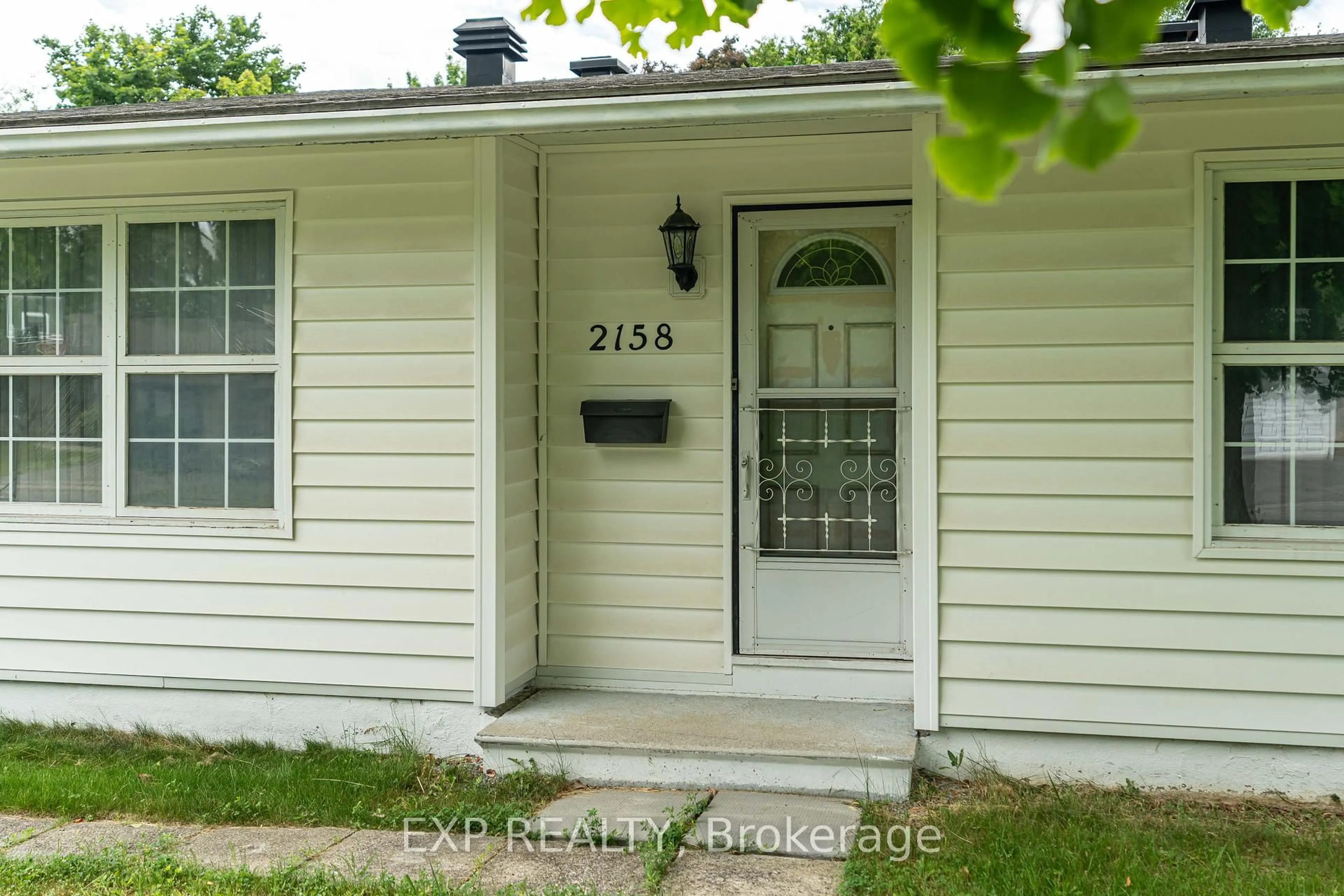 Unknown for 2158 Fillmore Cres, Ottawa Ontario K1J 6A4