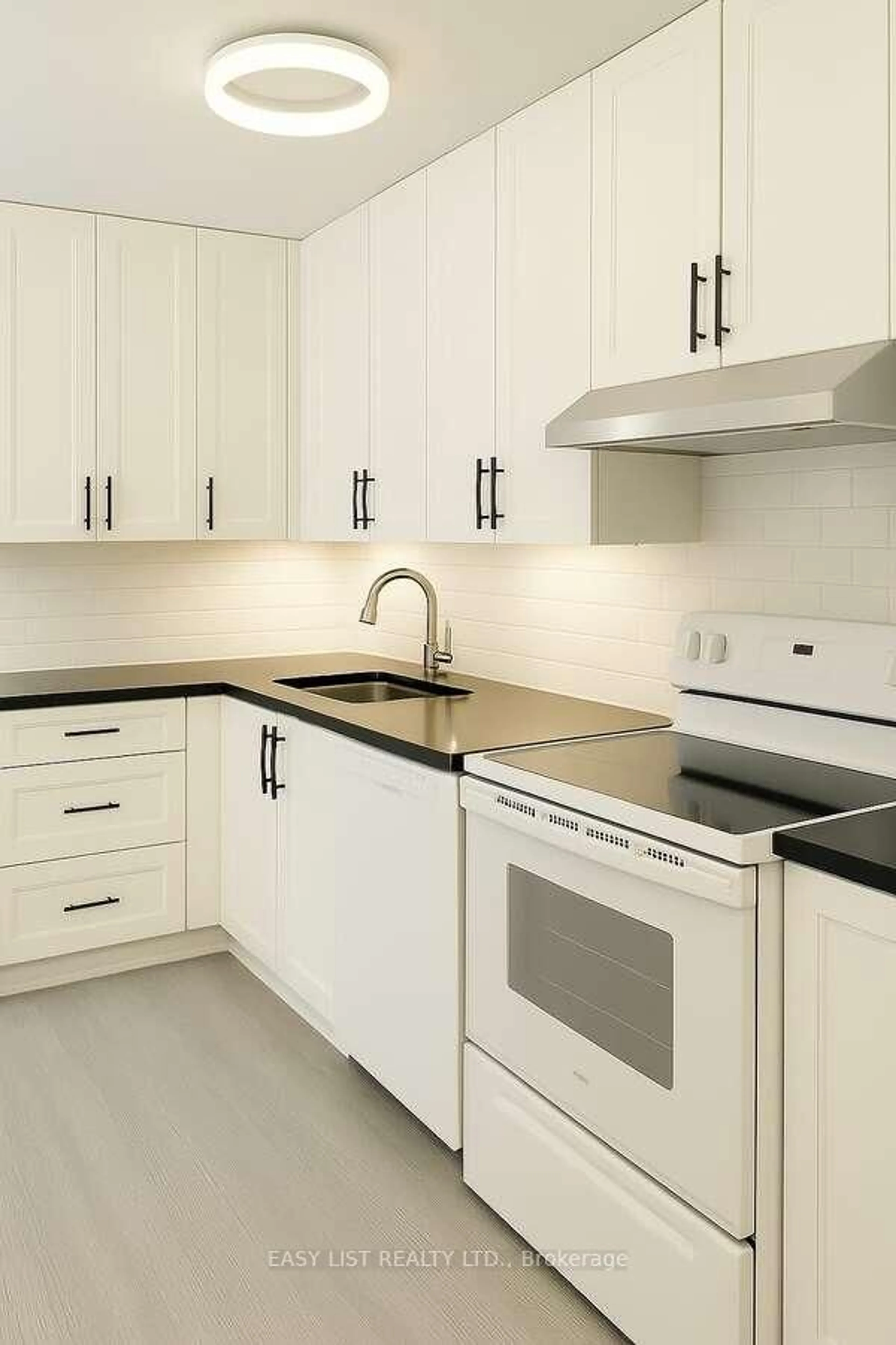 Standard kitchen, ceramic/tile floor for 1025 Grenon Ave #606, Ottawa Ontario K2B 8S5