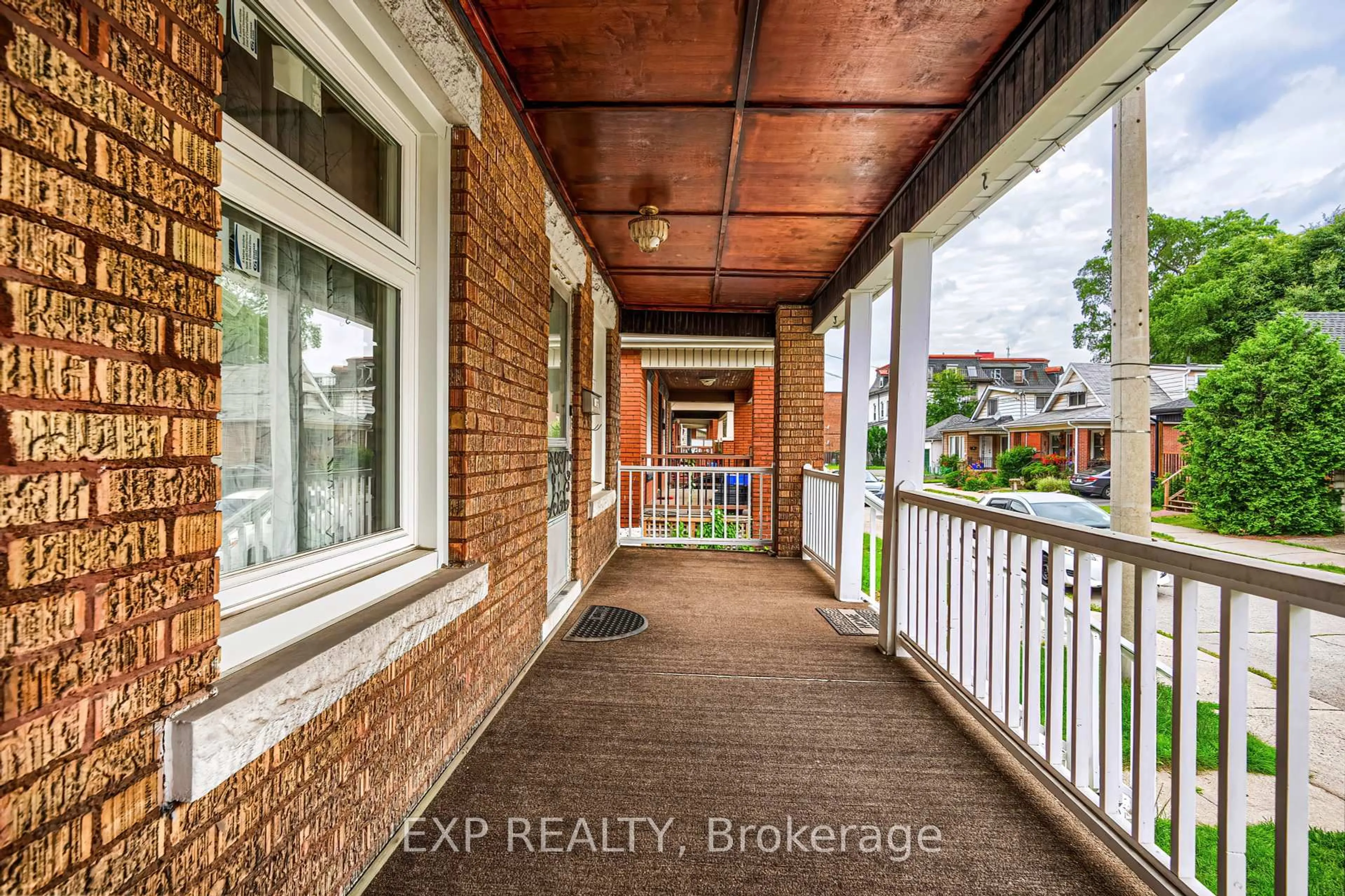 Indoor entryway for 30 Webber Ave, Hamilton Ontario L8N 1W3