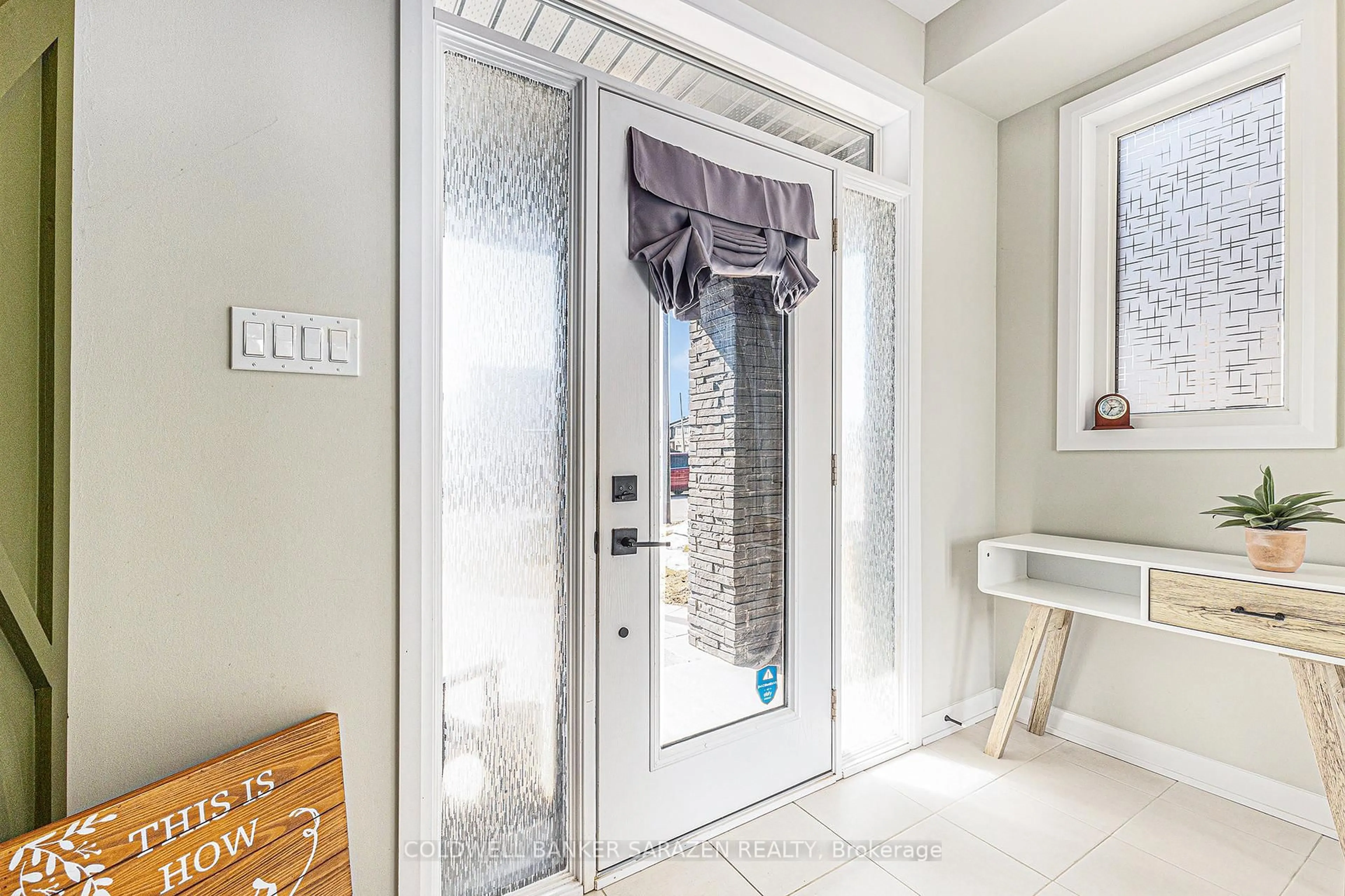 Indoor entryway for 2067 Caltra Cres, Ottawa Ontario K2J 6V5