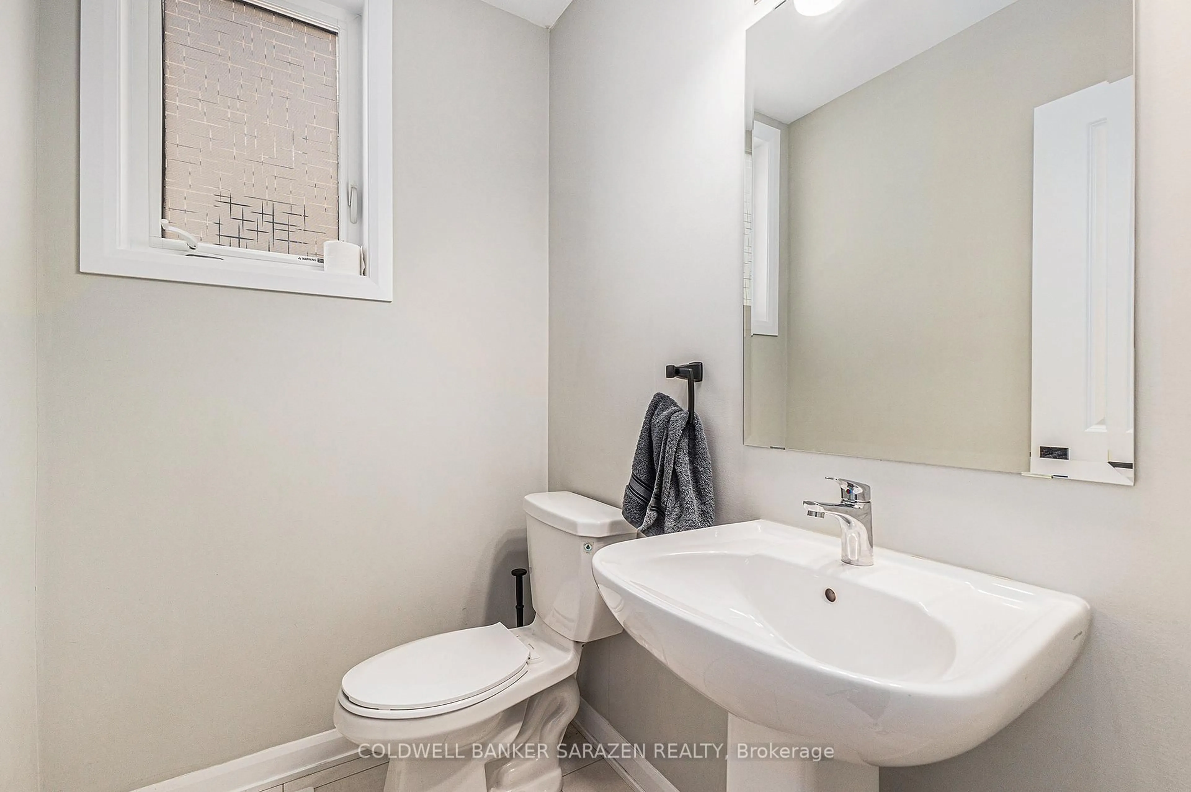 Standard bathroom, unknown for 2067 Caltra Cres, Ottawa Ontario K2J 6V5