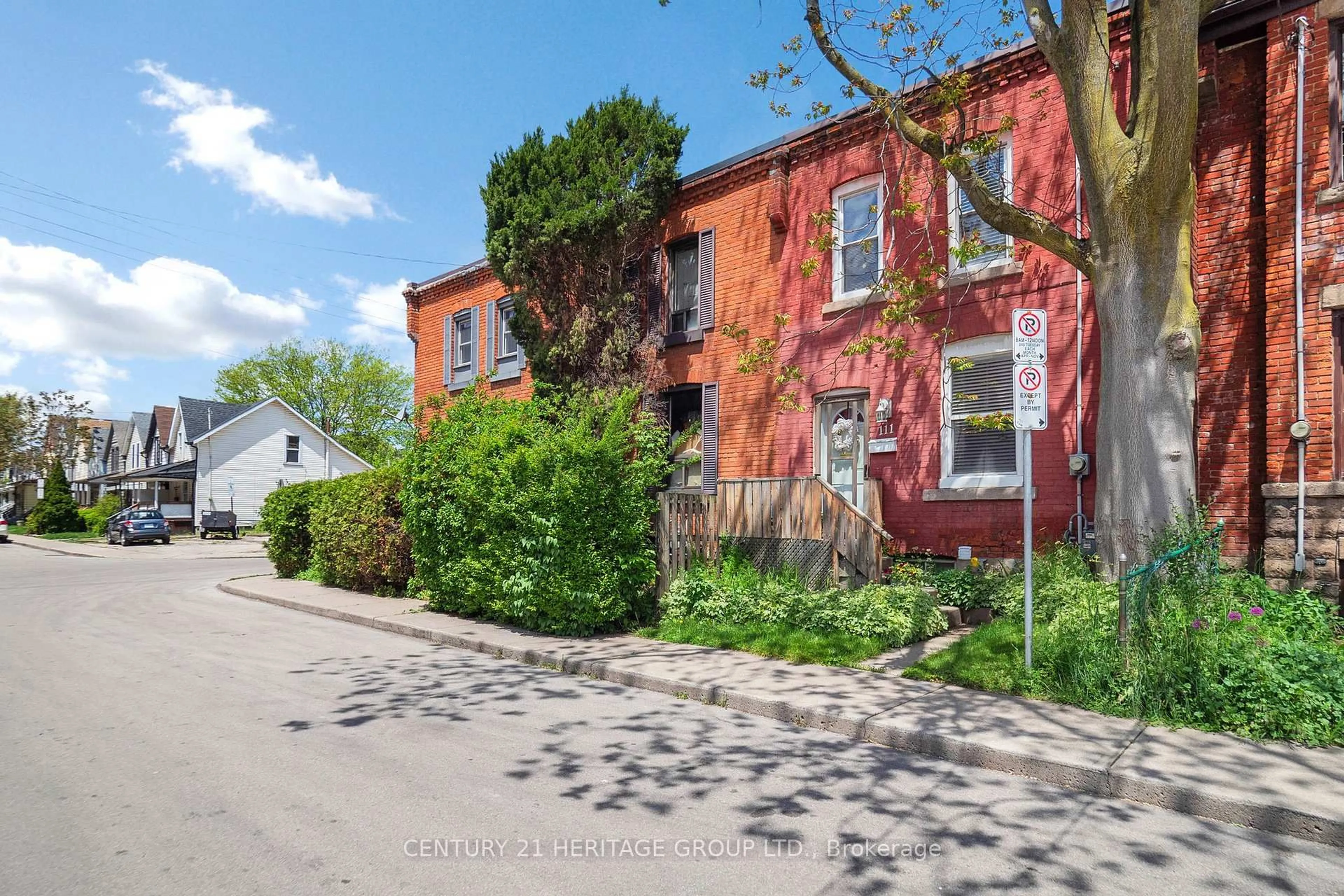 A pic from outside/outdoor area/front of a property/back of a property/a pic from drone, street for 111 Shaw St, Hamilton Ontario L8L 3P6