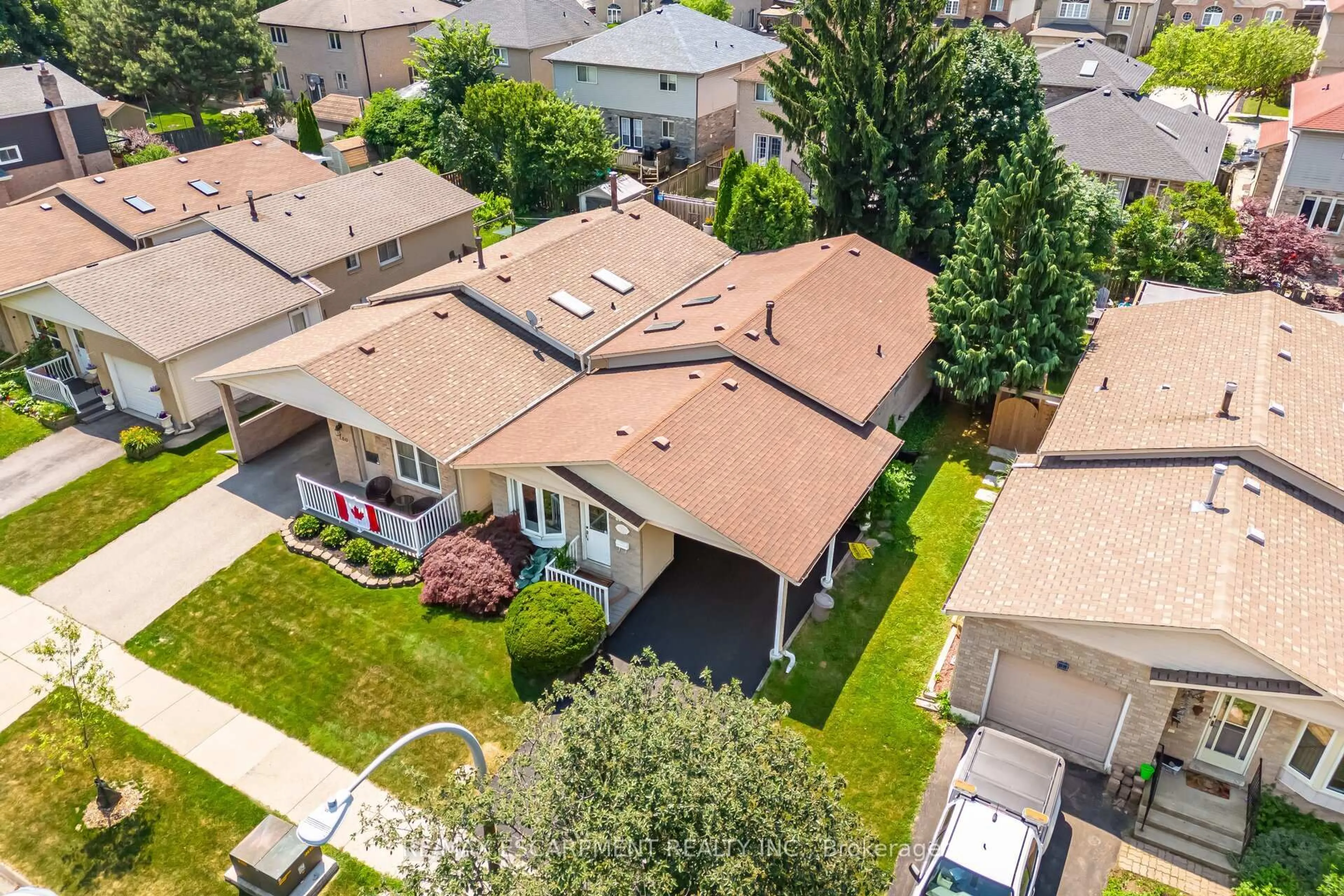 A pic from outside/outdoor area/front of a property/back of a property/a pic from drone, street for 178 Athenia Dr, Hamilton Ontario L8J 1V8