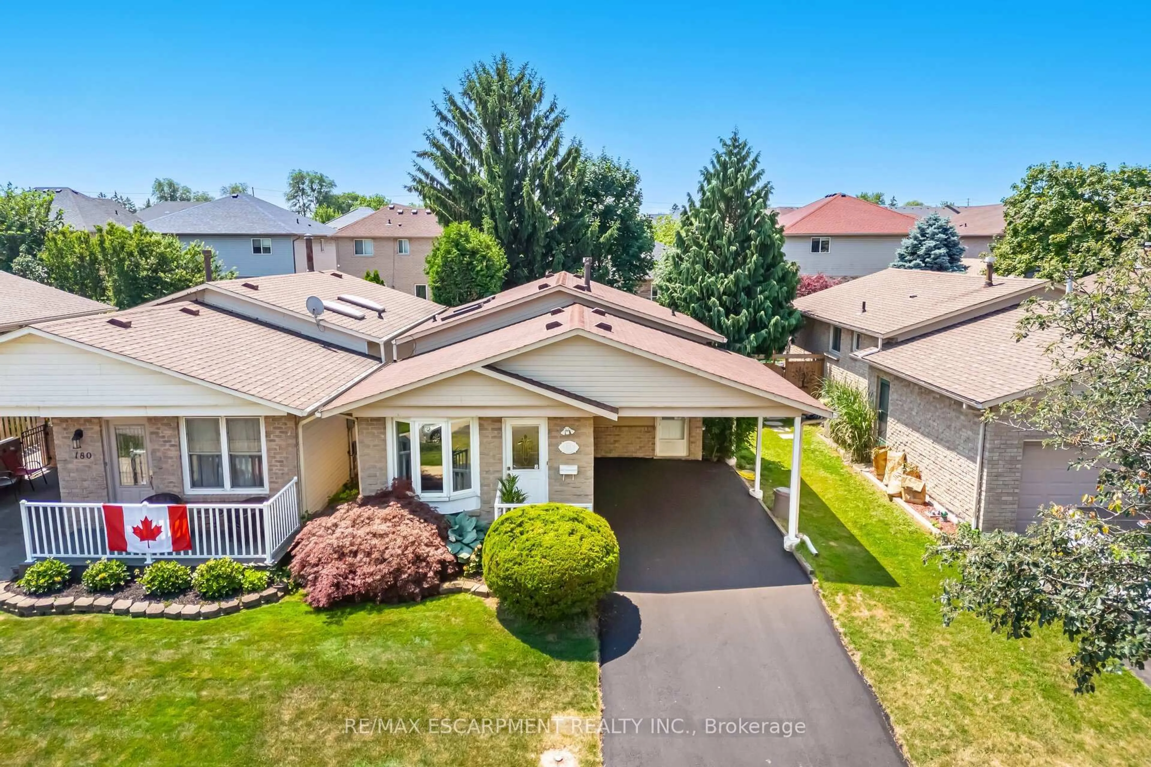 A pic from outside/outdoor area/front of a property/back of a property/a pic from drone, street for 178 Athenia Dr, Hamilton Ontario L8J 1V8