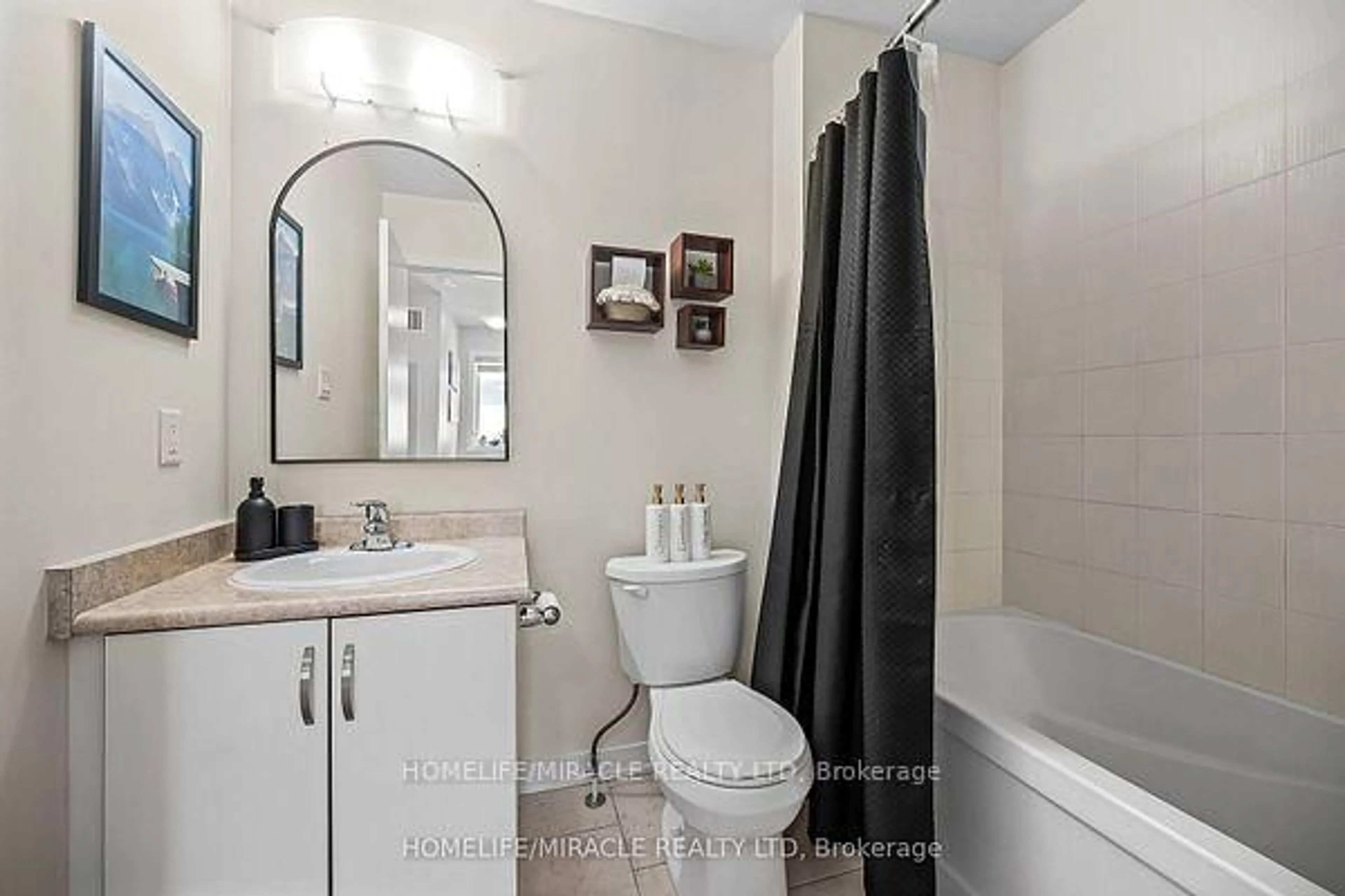 Standard bathroom, ceramic/tile floor for 66 Crafter Cres, Hamilton Ontario L8J 0H7