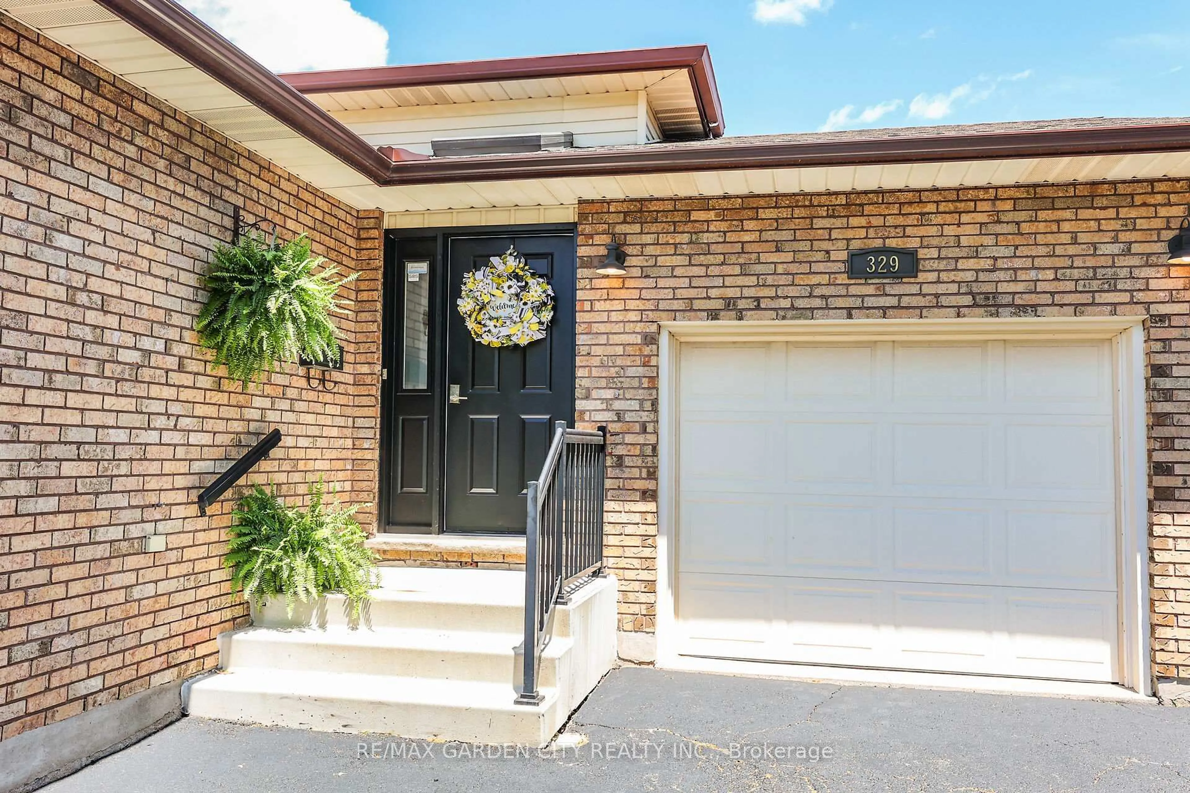 Home with brick exterior material, street for 329 Central Ave, Grimsby Ontario L3M 4V9