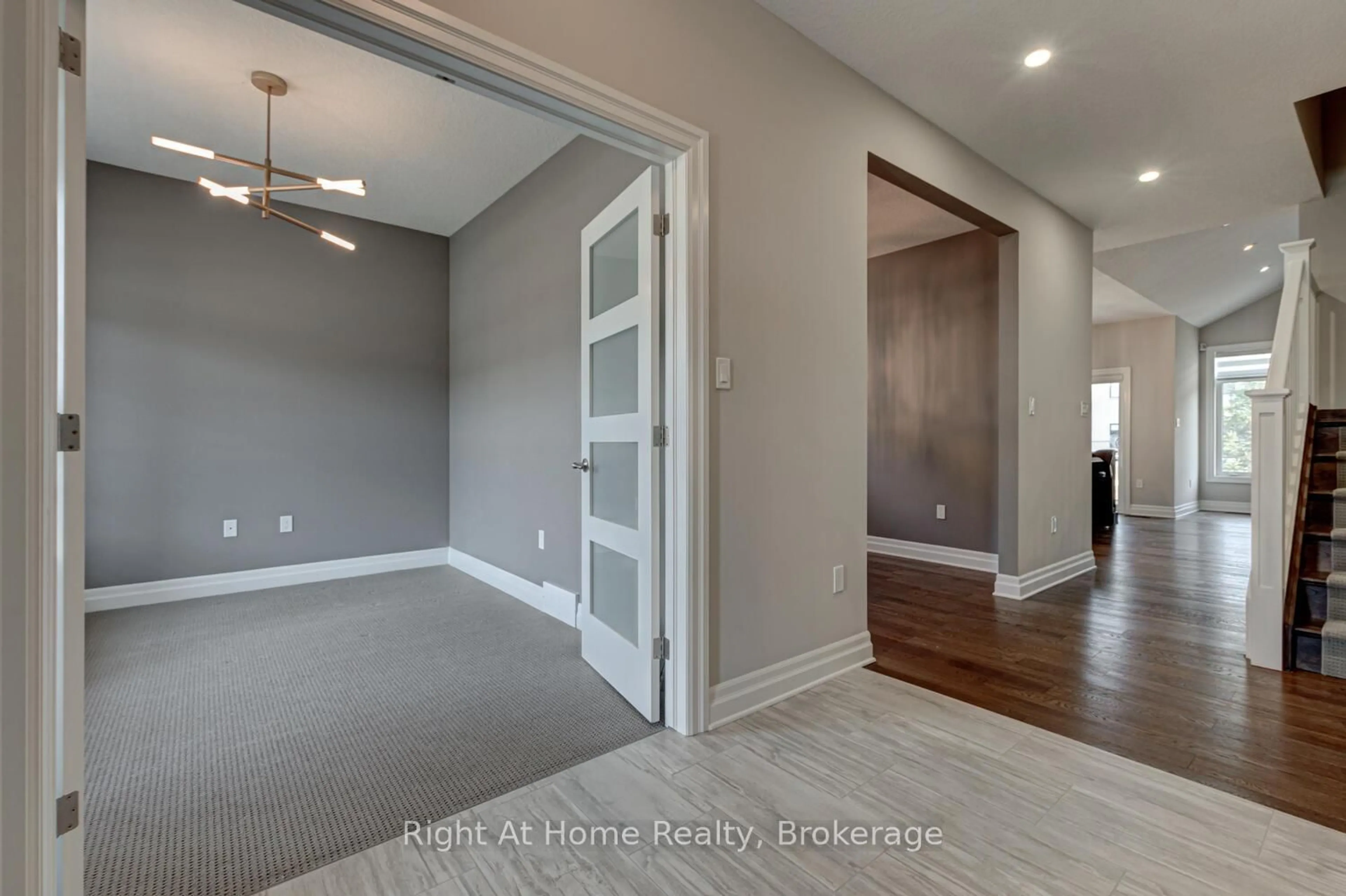 Indoor entryway for 1038 Trailsway Ave, London South Ontario N6K 0J2