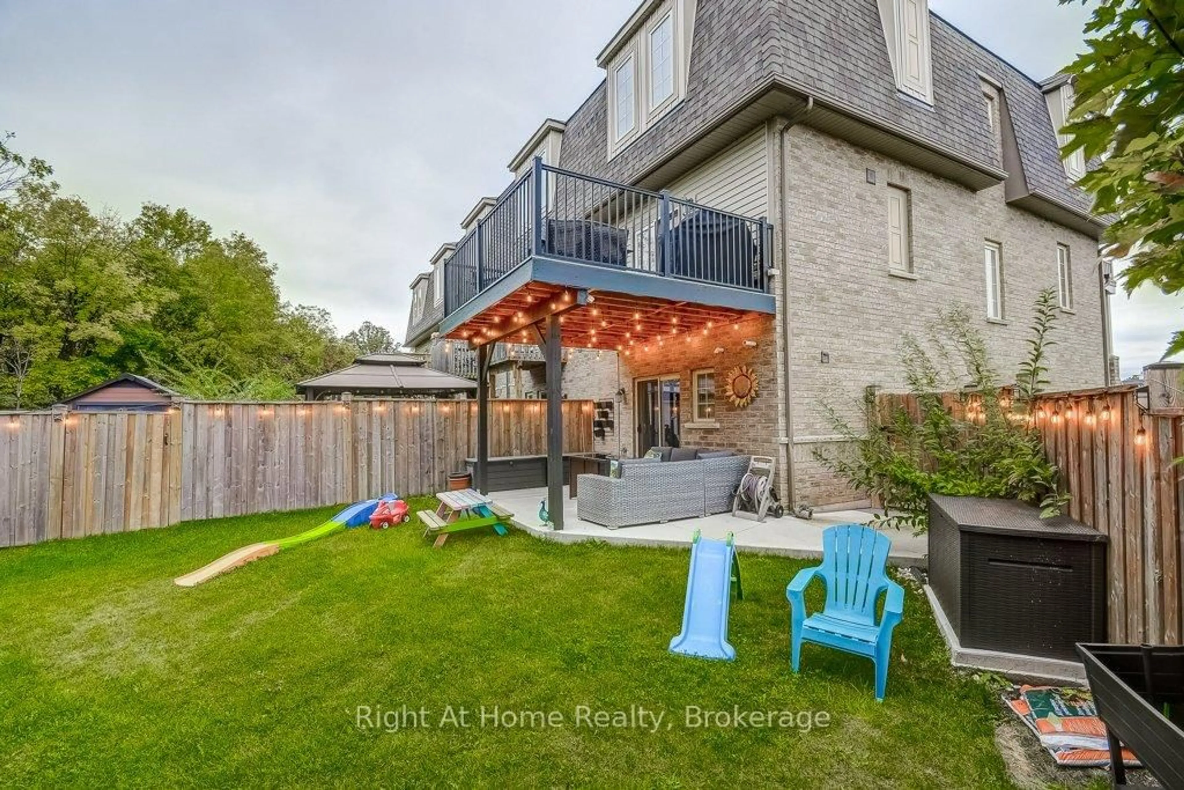 Patio, unknown for 62 Westbank Tr, Hamilton Ontario L8J 0H5