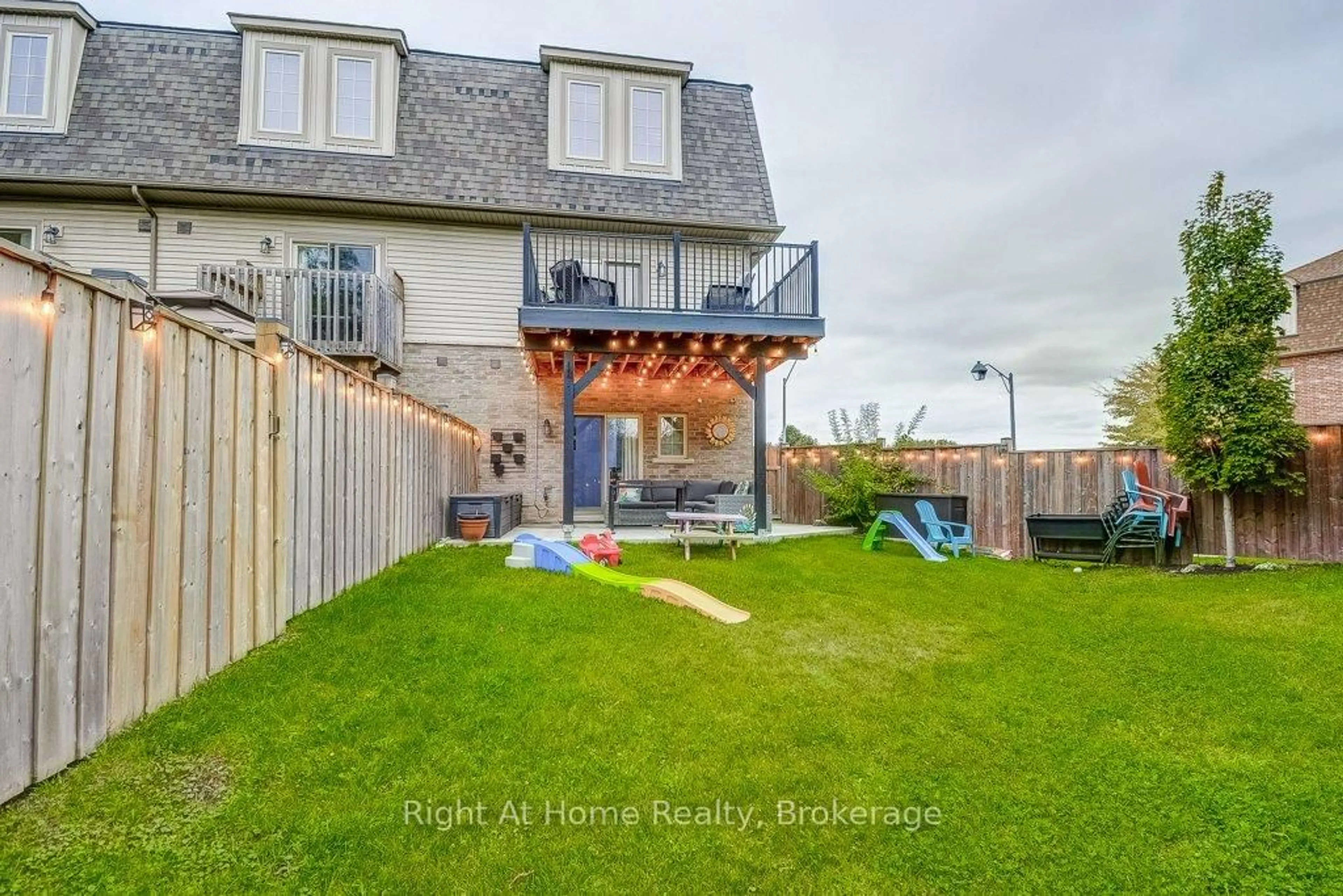 Patio, unknown for 62 Westbank Tr, Hamilton Ontario L8J 0H5