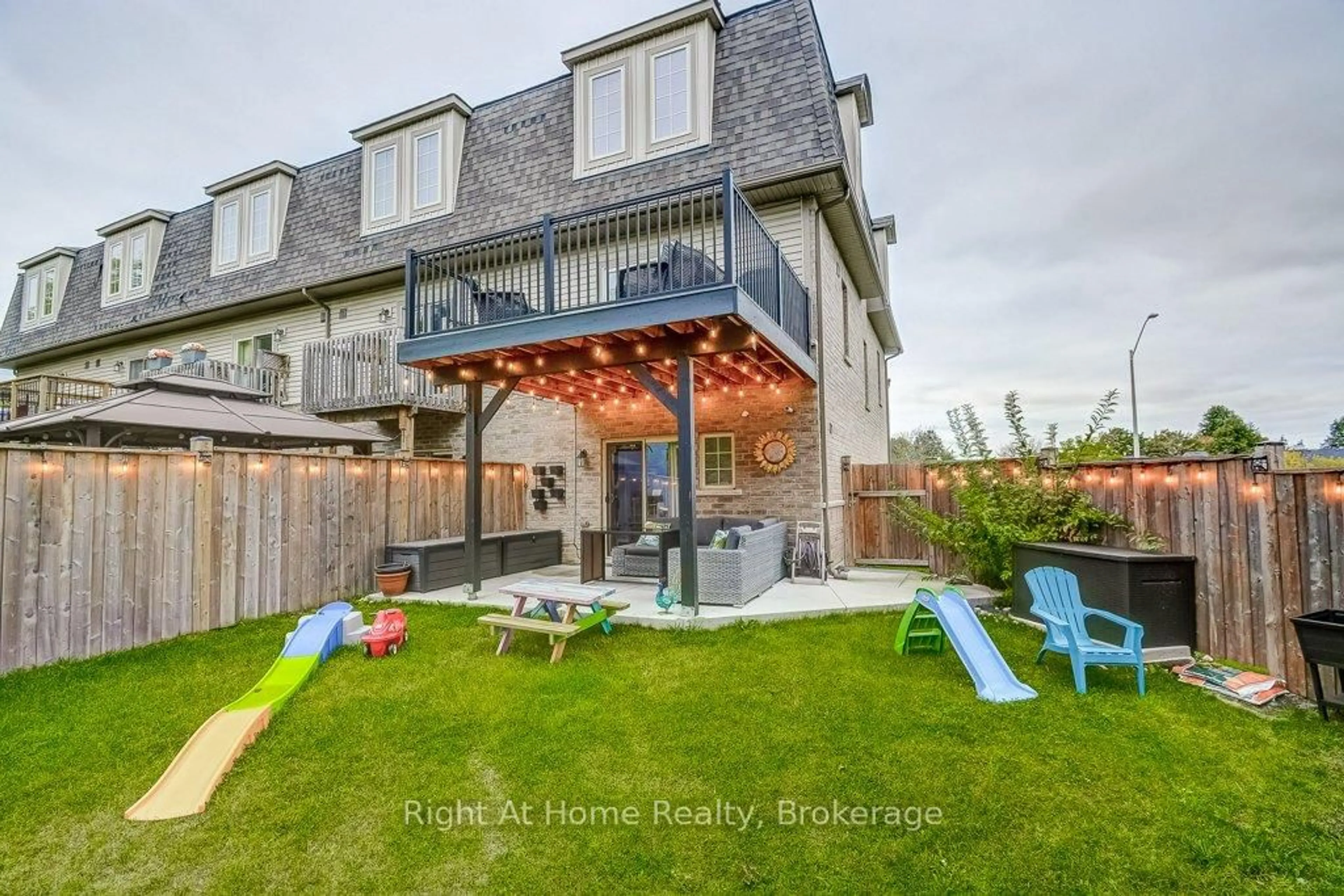 Patio, unknown for 62 Westbank Tr, Hamilton Ontario L8J 0H5