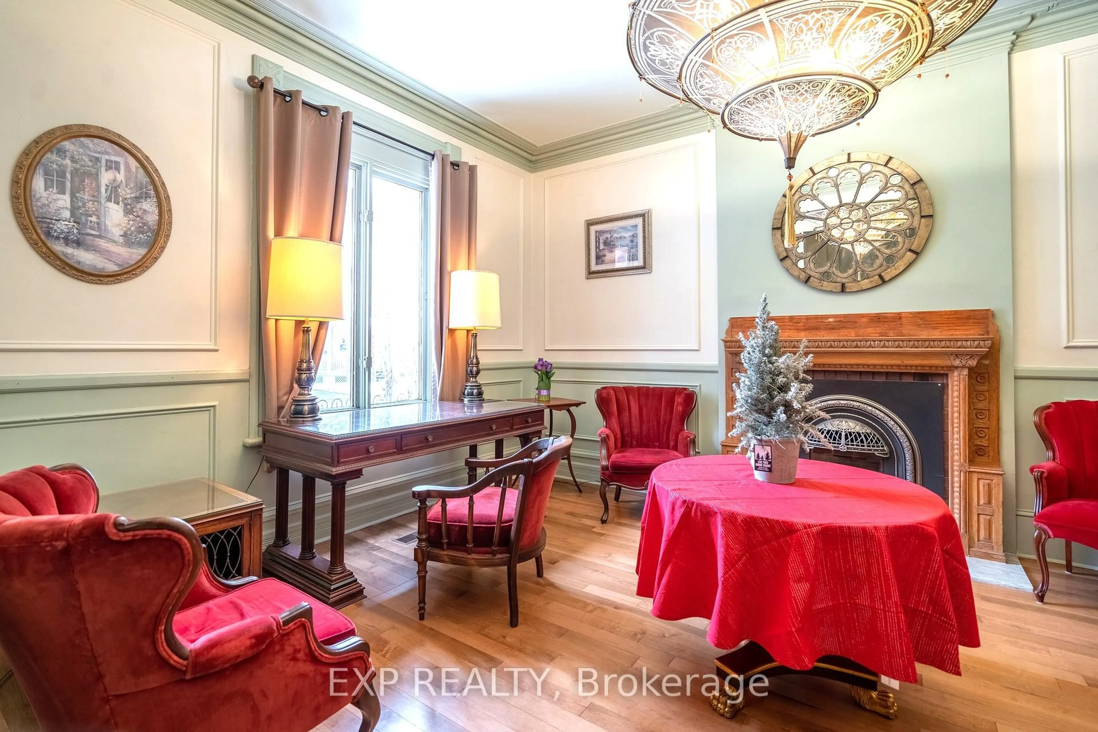 Dining room, unknown for 431 Gilmour St, Ottawa Ontario K2P 0R5