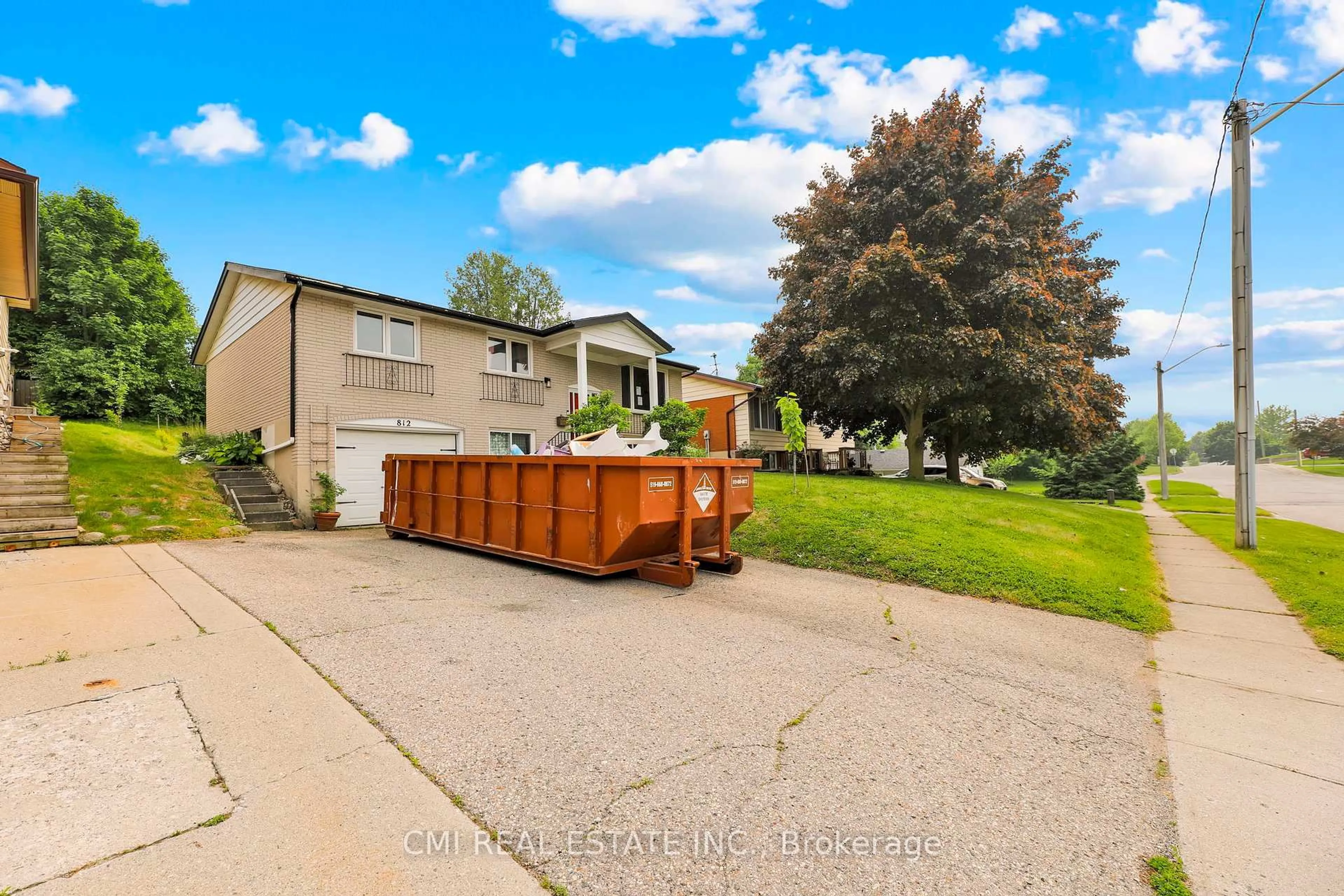 Unknown for 812 Dufferin St, Woodstock Ontario N4S 1Y7