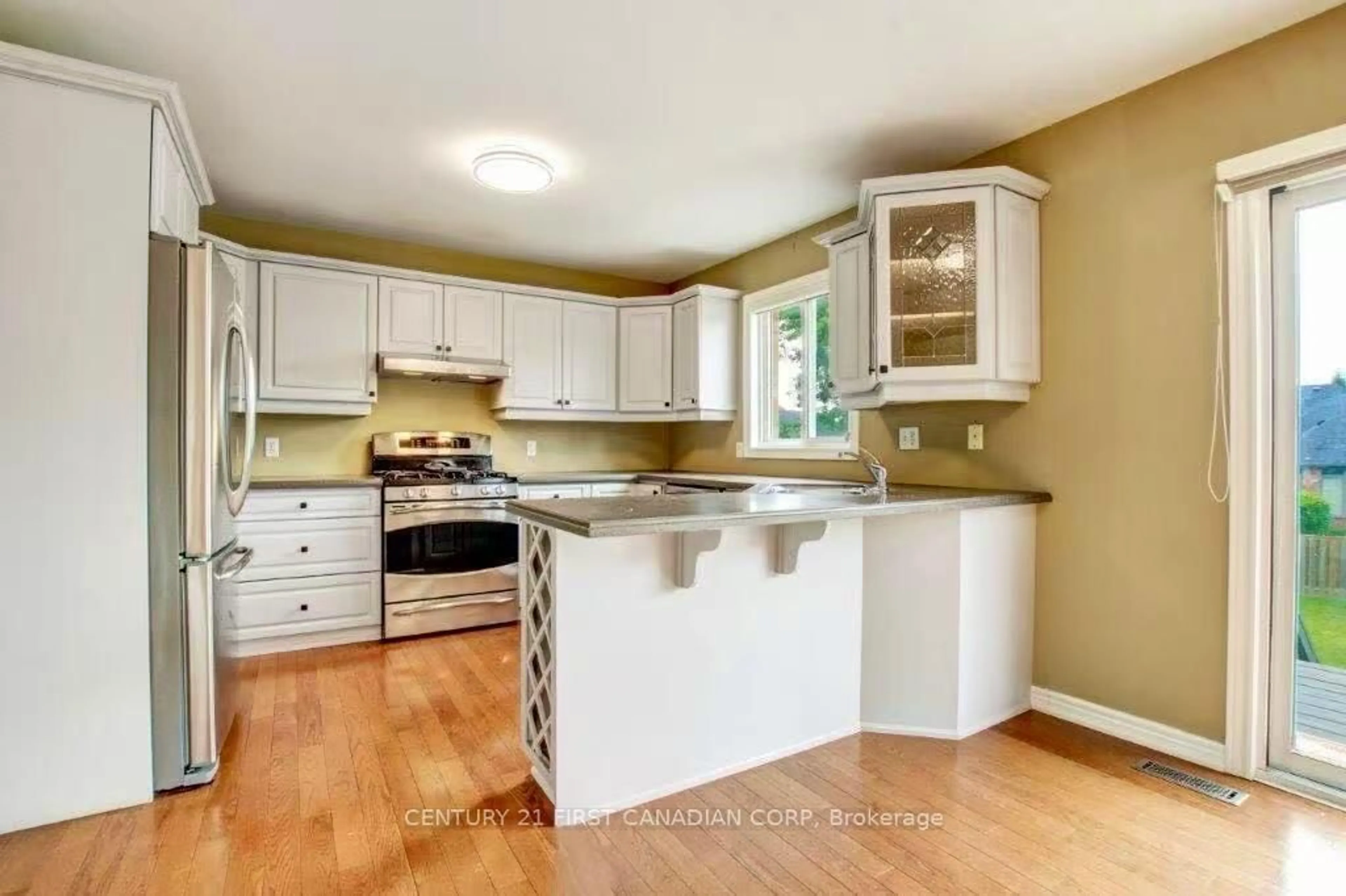 Open concept kitchen, unknown for 1836 Haycock Pl, London North Ontario N6G 5G6
