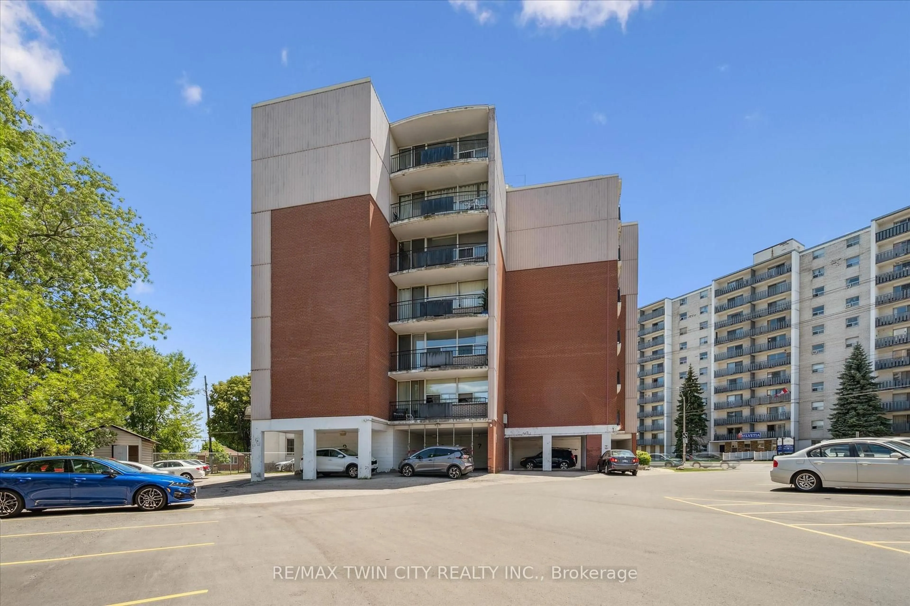 Unknown for 293 Mohawk Rd #302, Hamilton Ontario L9A 2J1