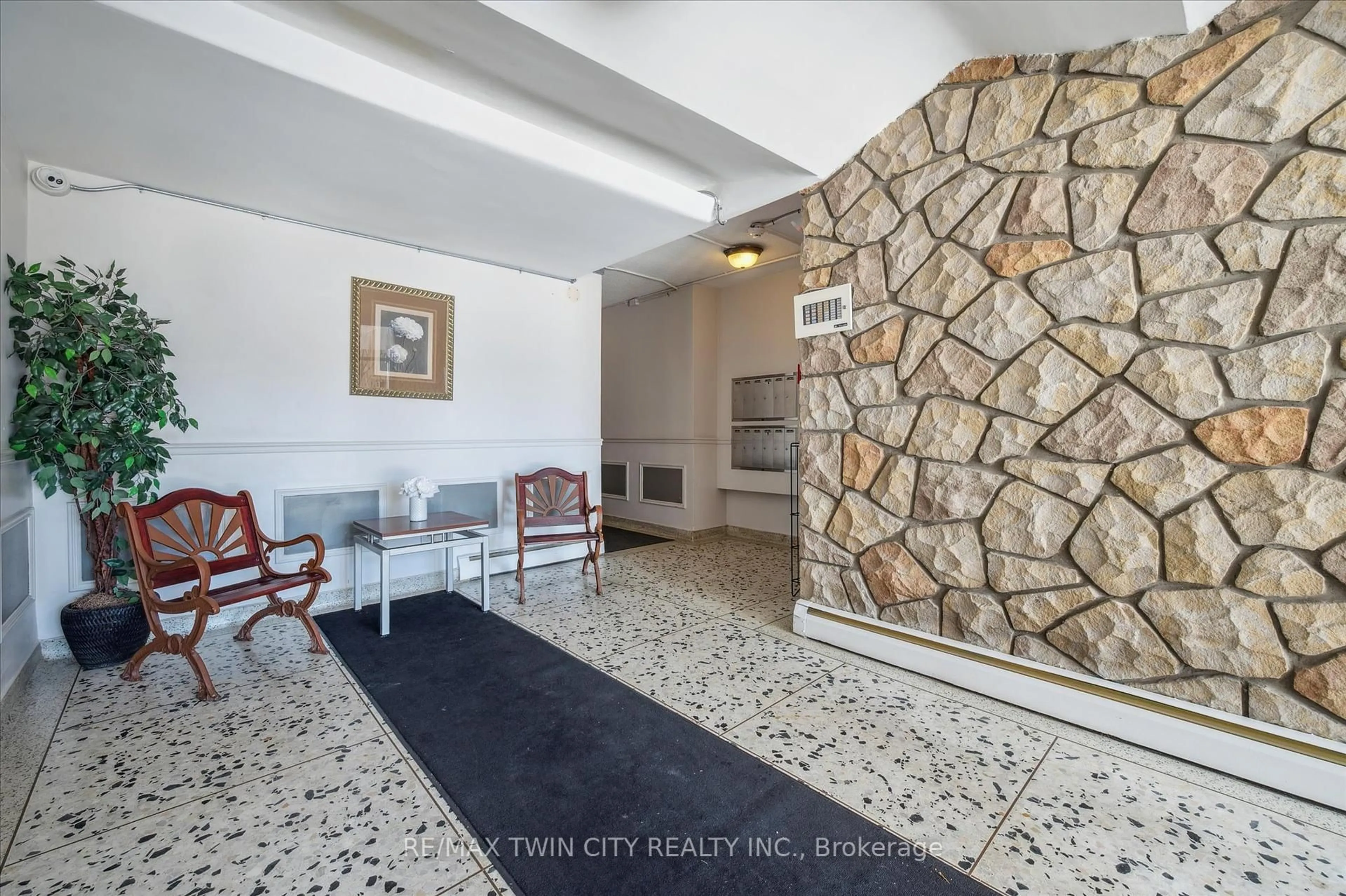 Lobby for 293 Mohawk Rd #302, Hamilton Ontario L9A 2J1