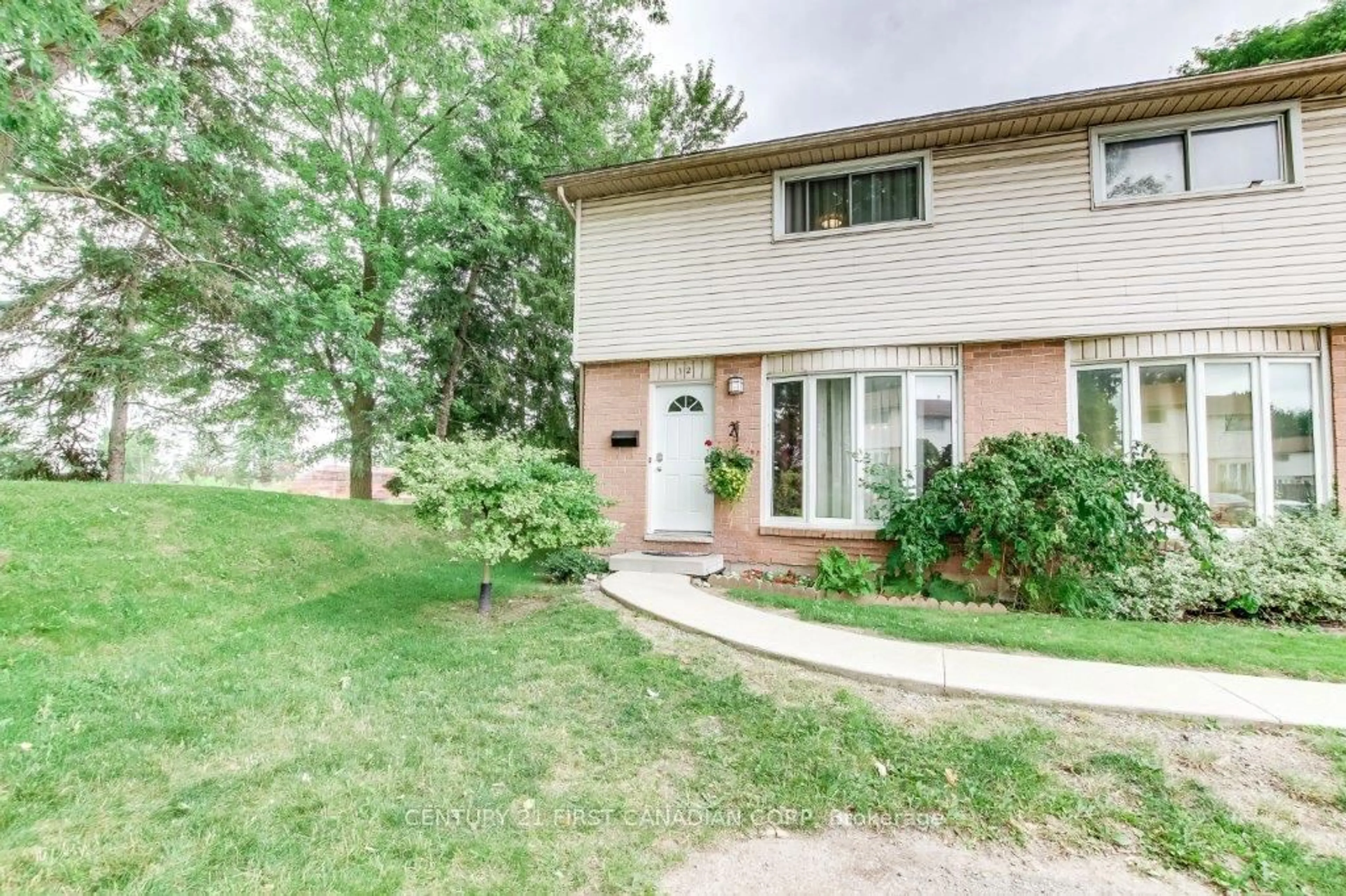 Unknown for 700 Exeter Rd #32, London South Ontario N6E 1L2