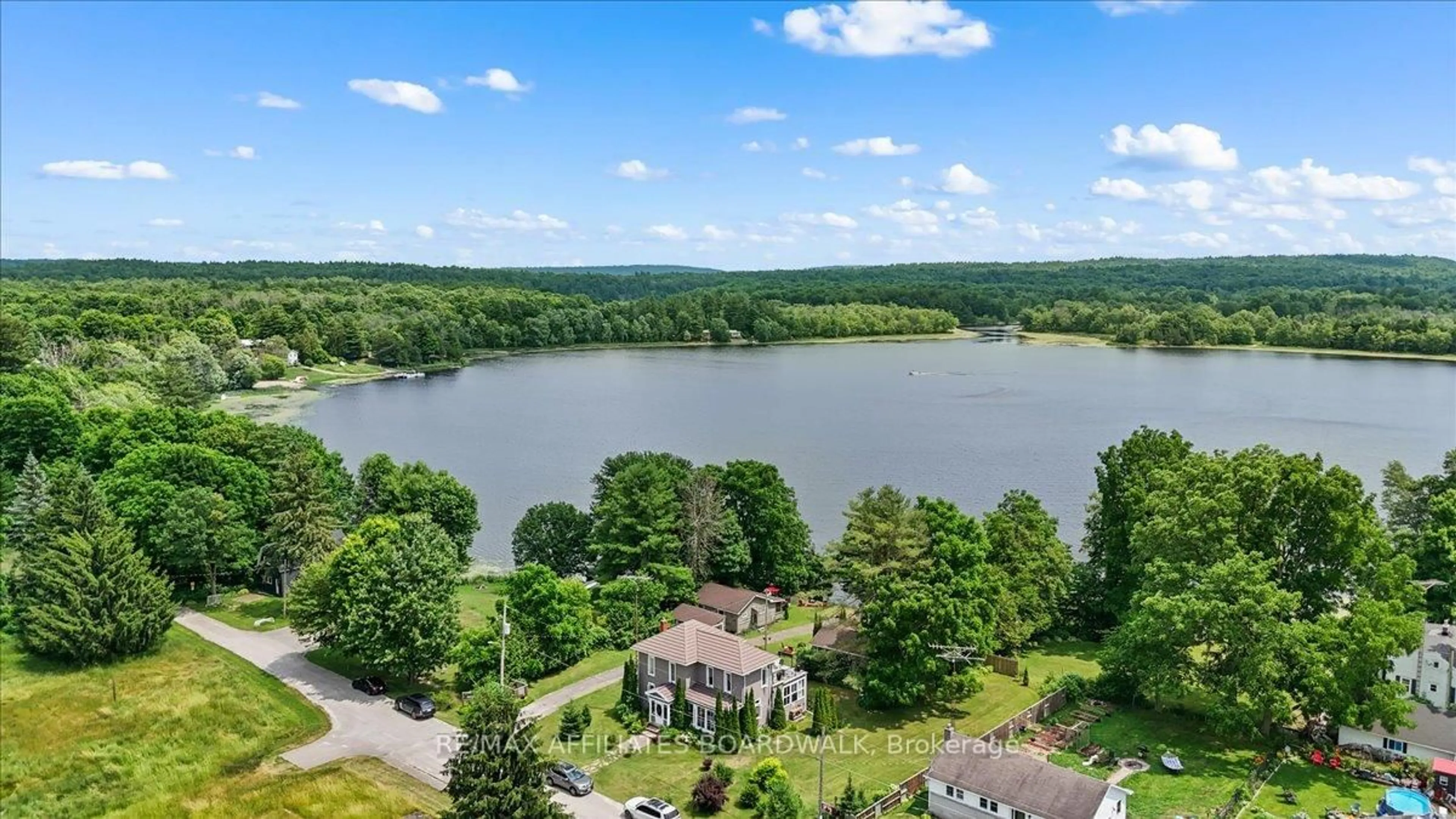 A pic from outside/outdoor area/front of a property/back of a property/a pic from drone, water/lake/river/ocean view for 119 Oakel St, Leeds and the Thousand Islands Ontario K0E 0A6