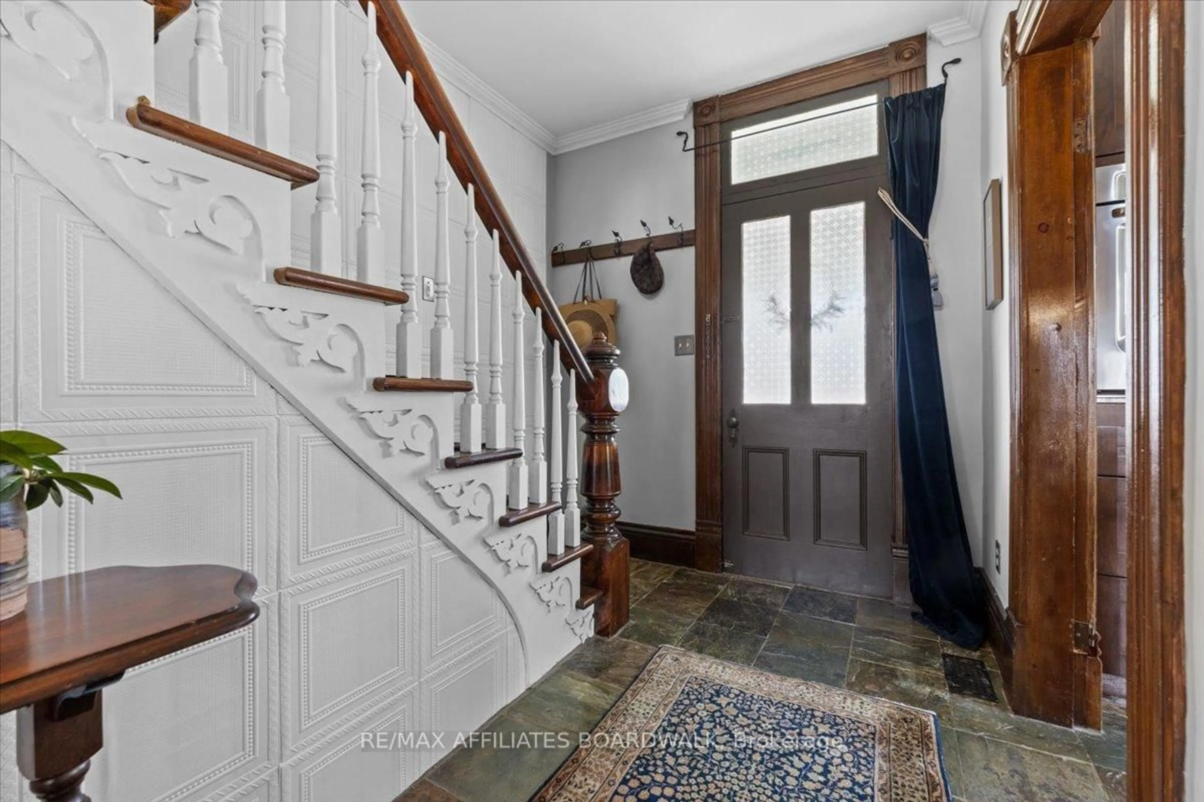 Indoor entryway for 119 Oakel St, Leeds and the Thousand Islands Ontario K0E 0A6