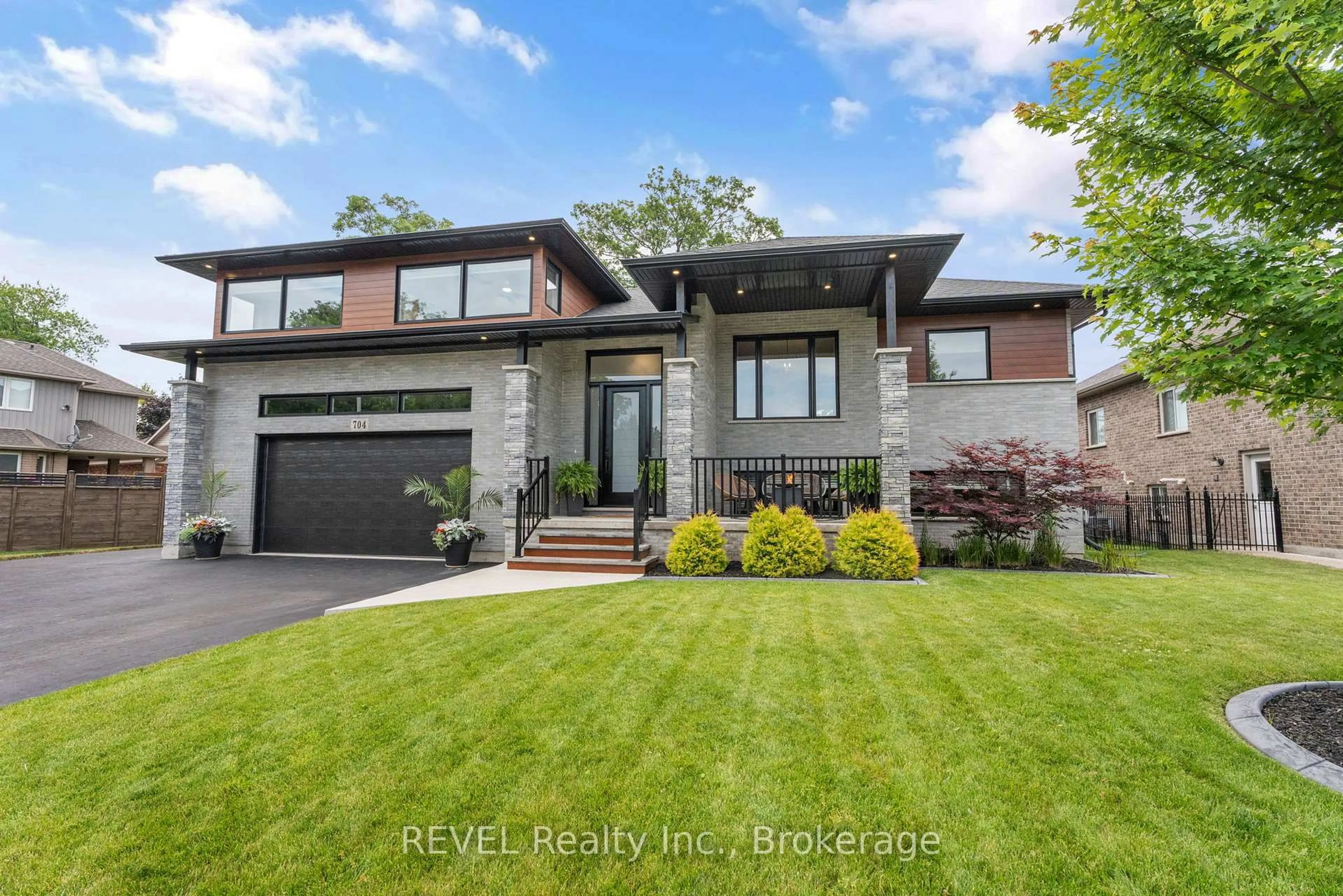 Home with brick exterior material, street for 704 Clarence St, Port Colborne Ontario L3K 0A8