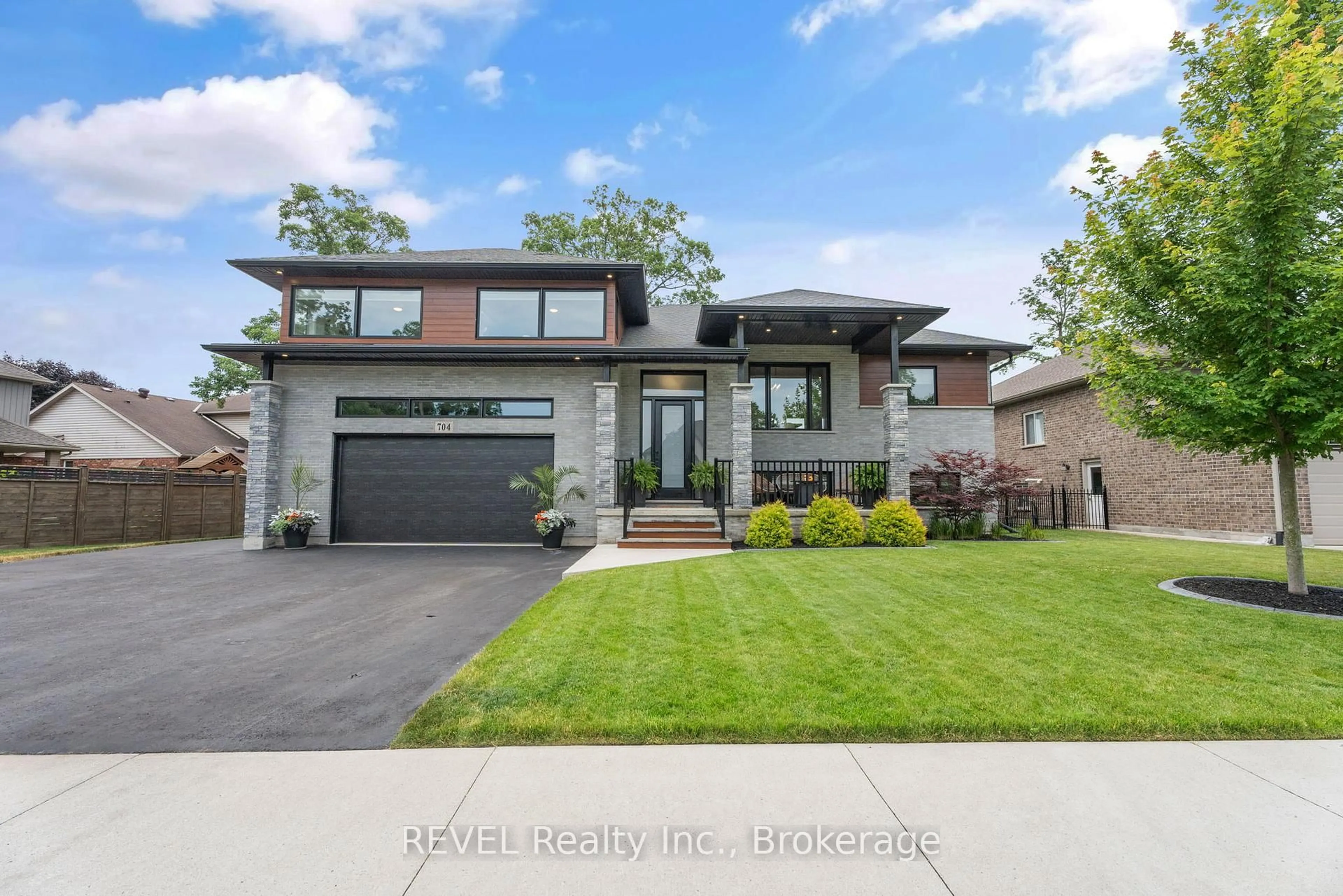 Home with brick exterior material, street for 704 Clarence St, Port Colborne Ontario L3K 0A8
