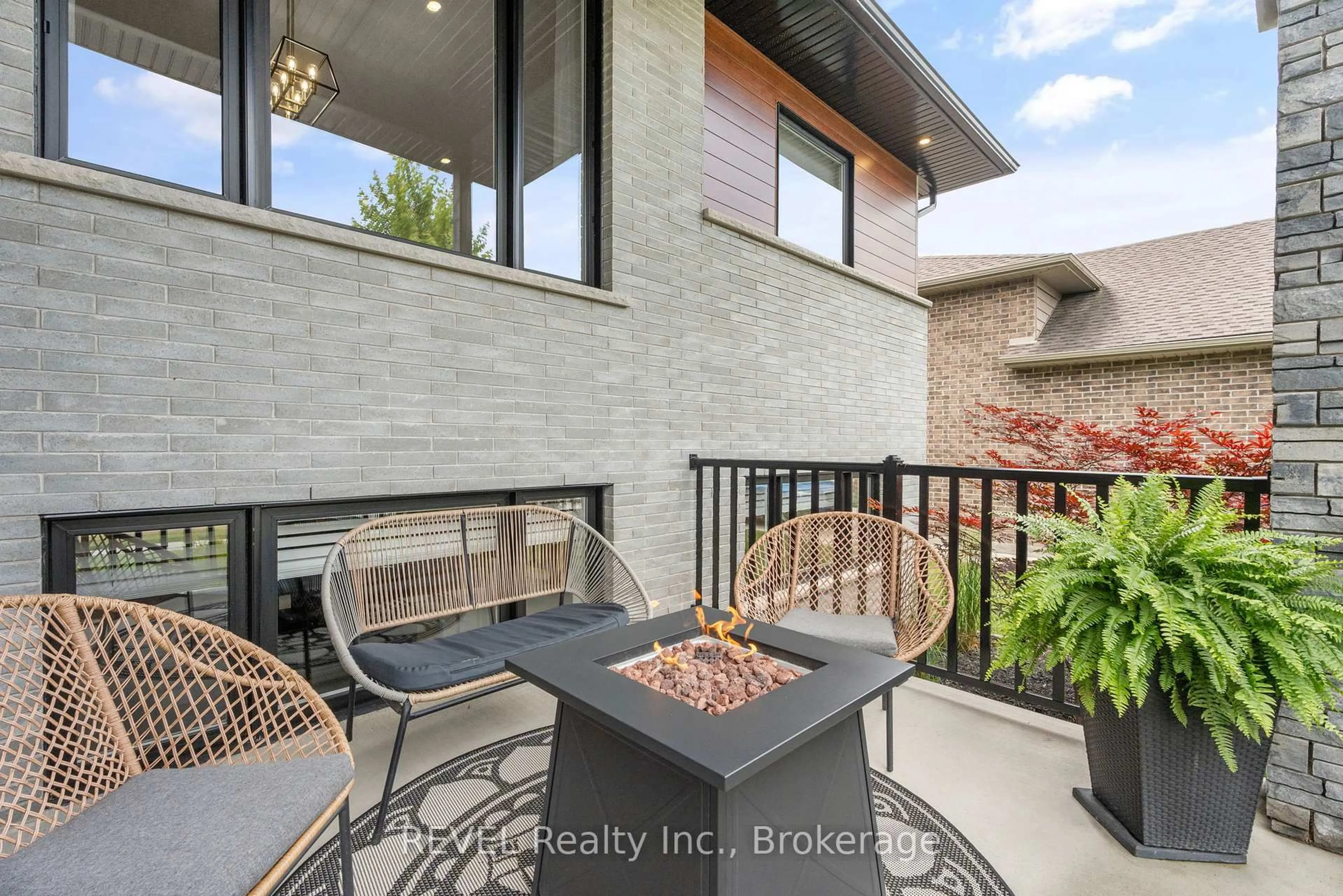 Patio, street for 704 Clarence St, Port Colborne Ontario L3K 0A8