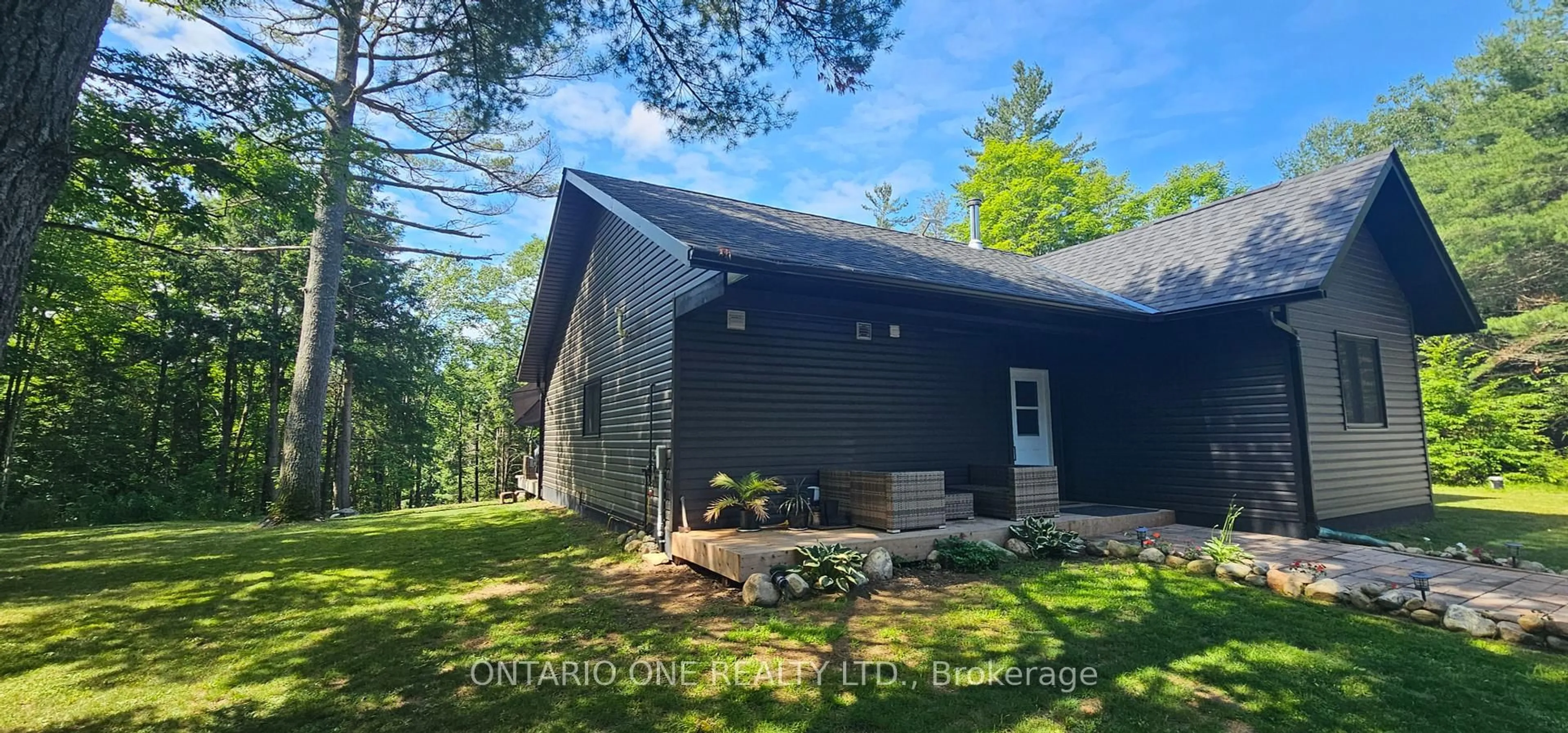 A pic from outside/outdoor area/front of a property/back of a property/a pic from drone, unknown for 1698 Reay Rd, Bracebridge Ontario P1P 1R3