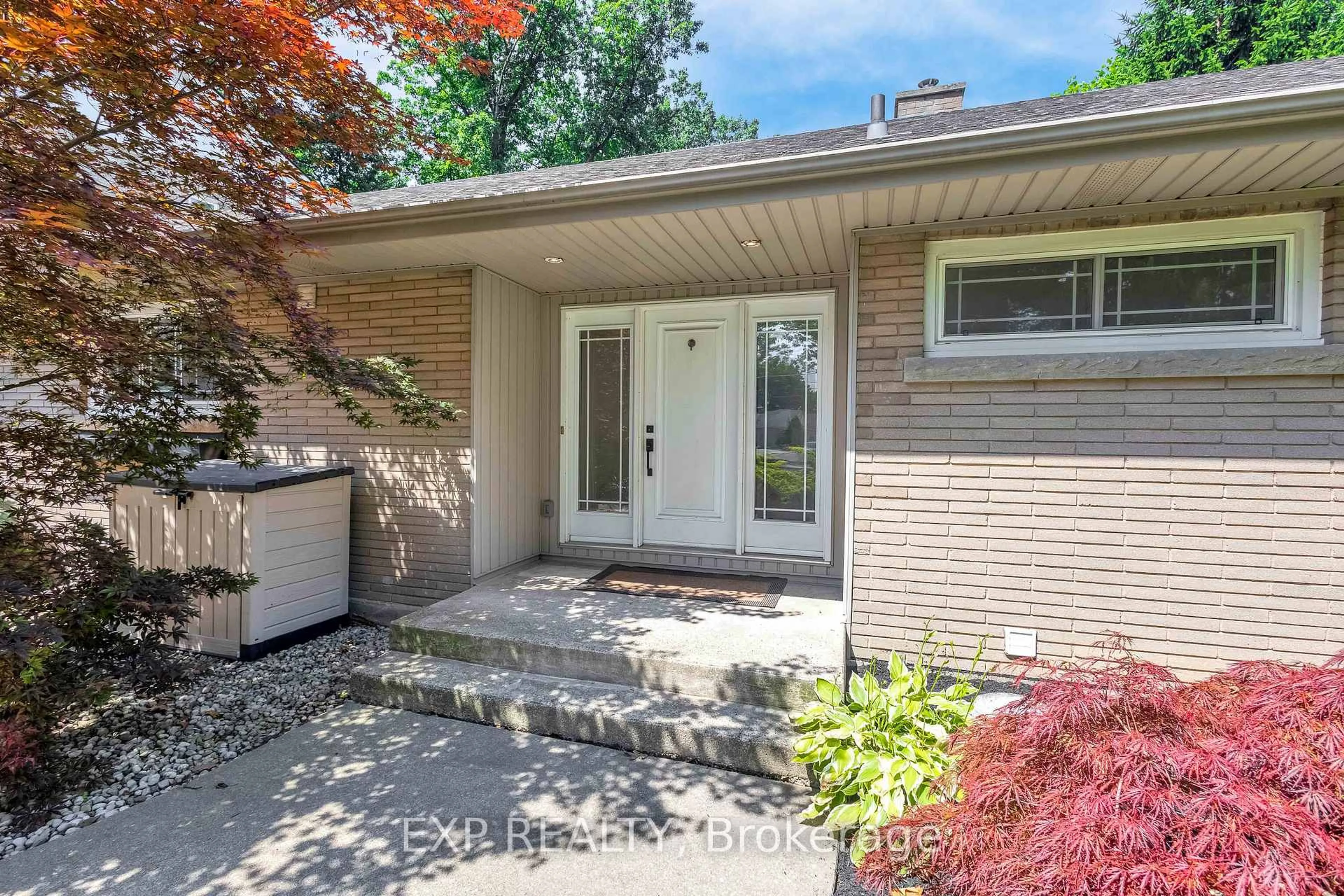 Home with brick exterior material, street for 5585 Belmont Ave, Niagara Falls Ontario L2H 1J8