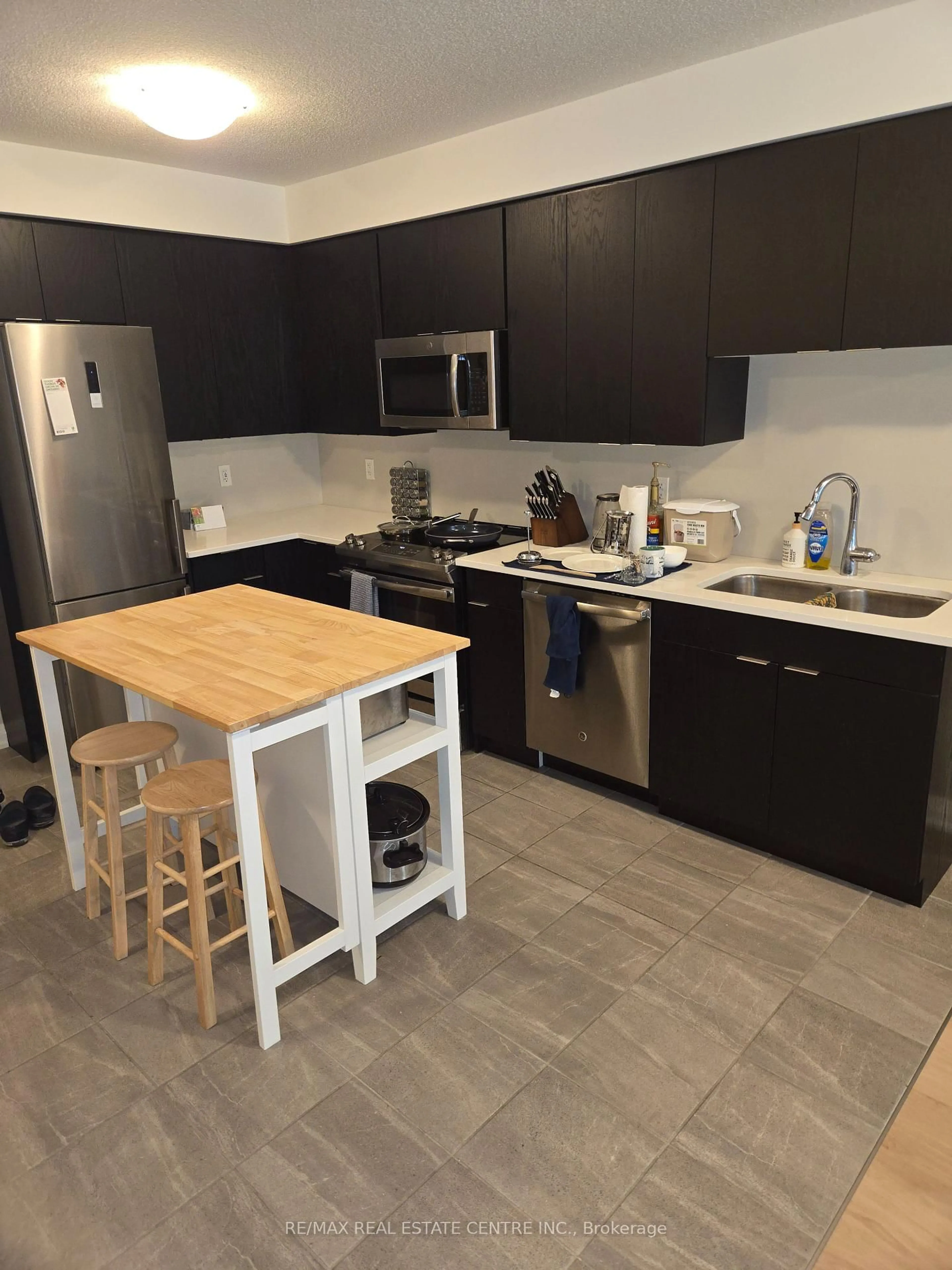Standard kitchen, unknown for 63 Arthur St #304, Guelph Ontario N1E 0A8