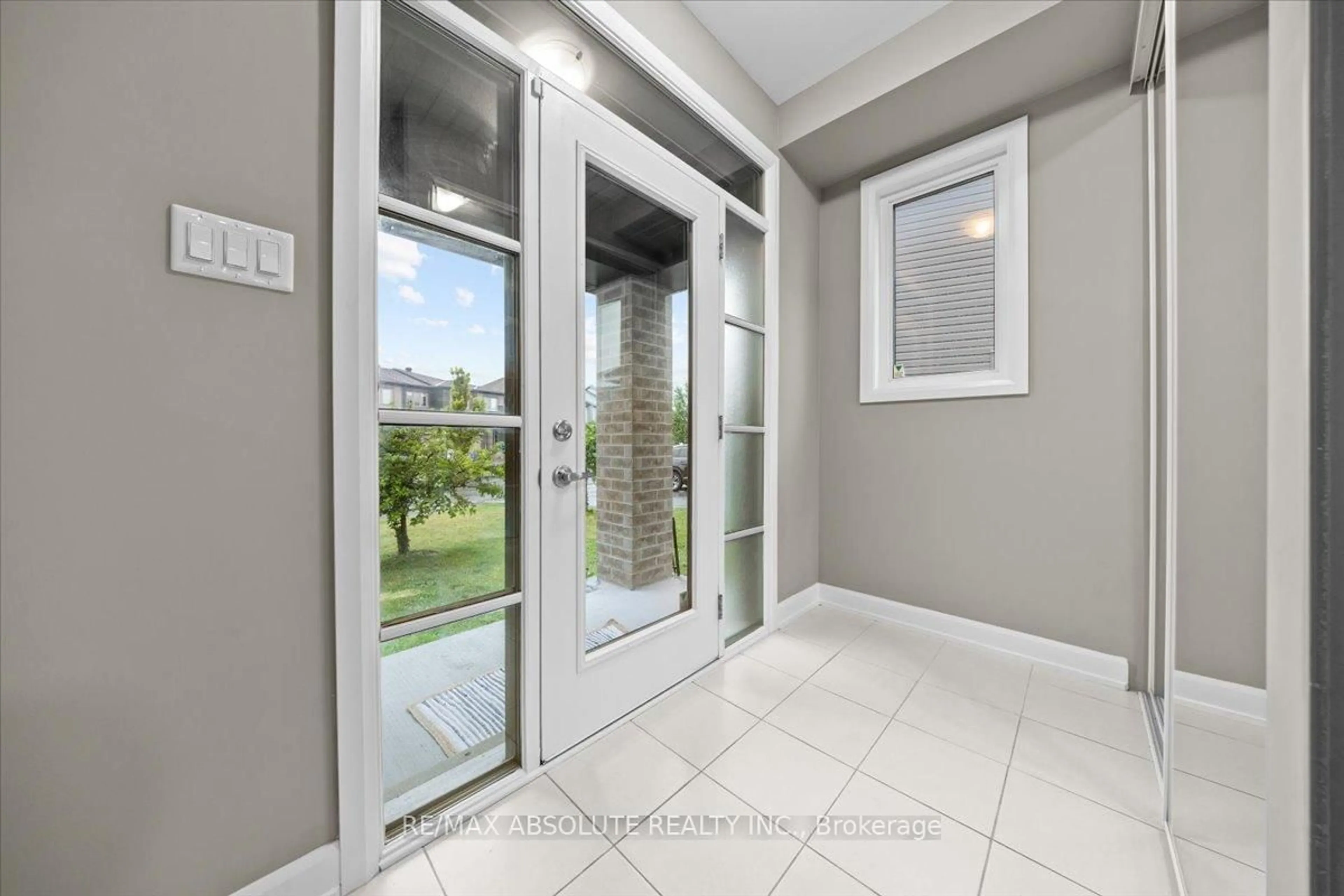 Indoor entryway for 169 Bandelier Way, Ottawa Ontario K2S 2J5