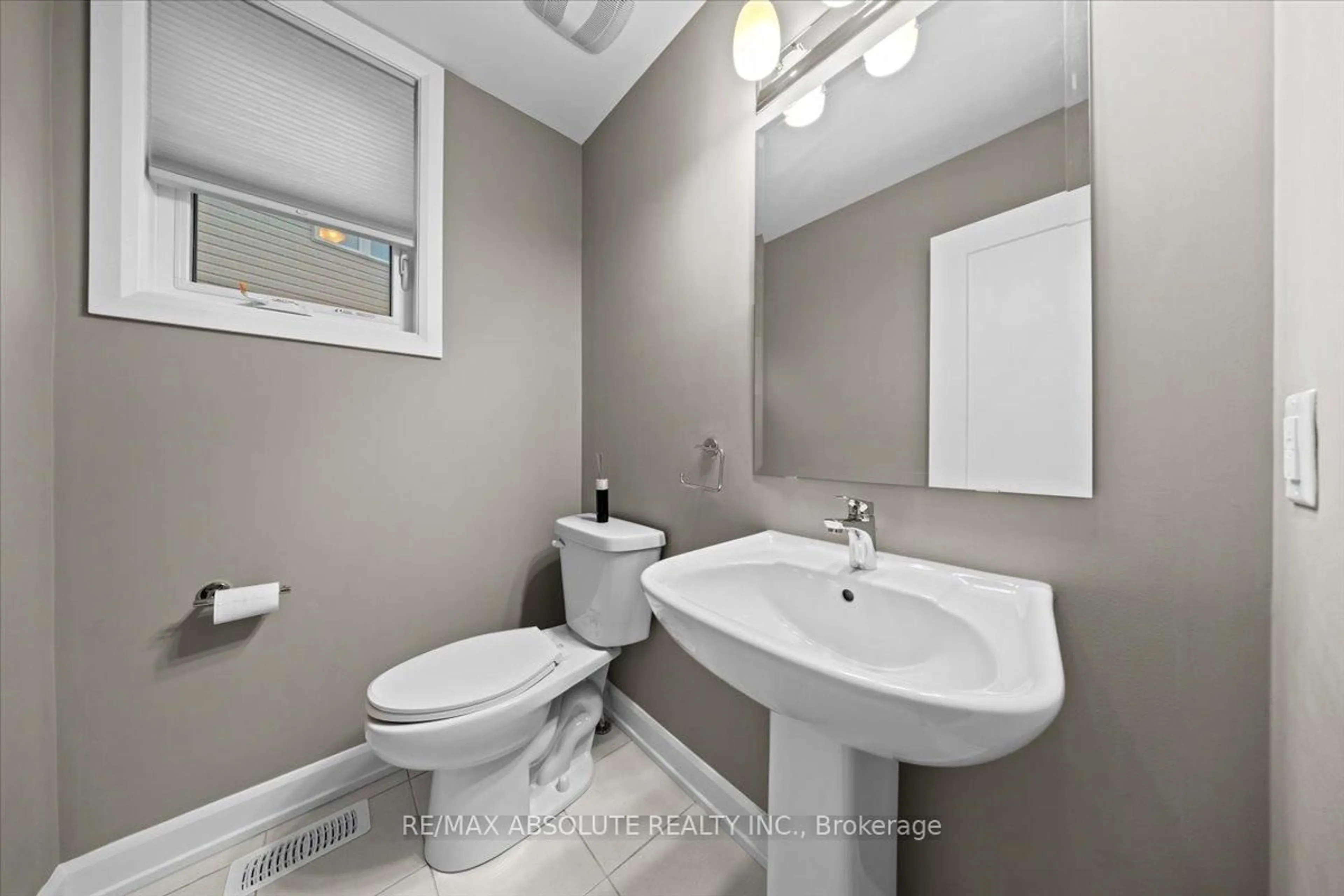 Standard bathroom, ceramic/tile floor for 169 Bandelier Way, Ottawa Ontario K2S 2J5