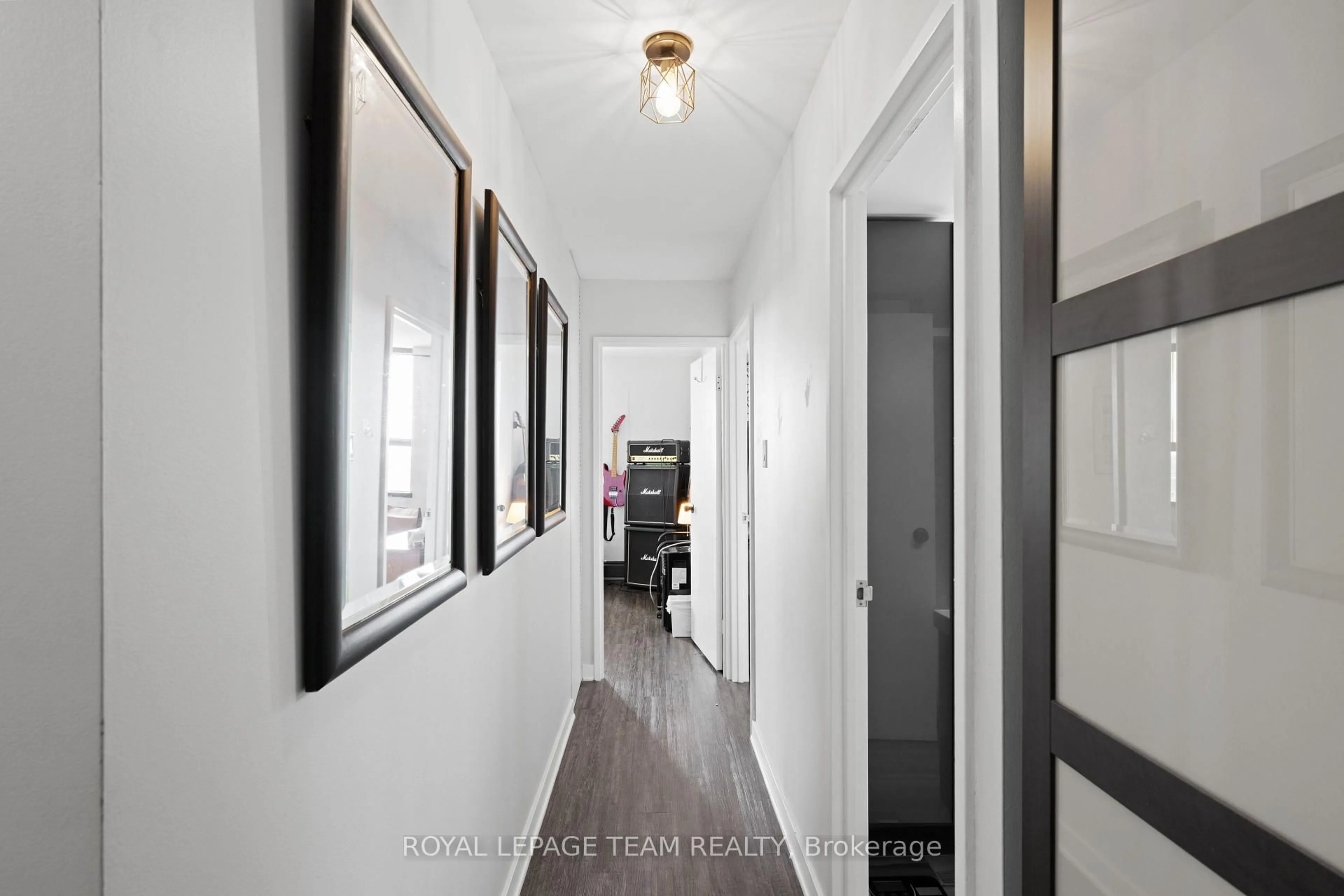 Indoor entryway for 505 St. Laurent Blvd #2406, Ottawa Ontario K1K 3X4