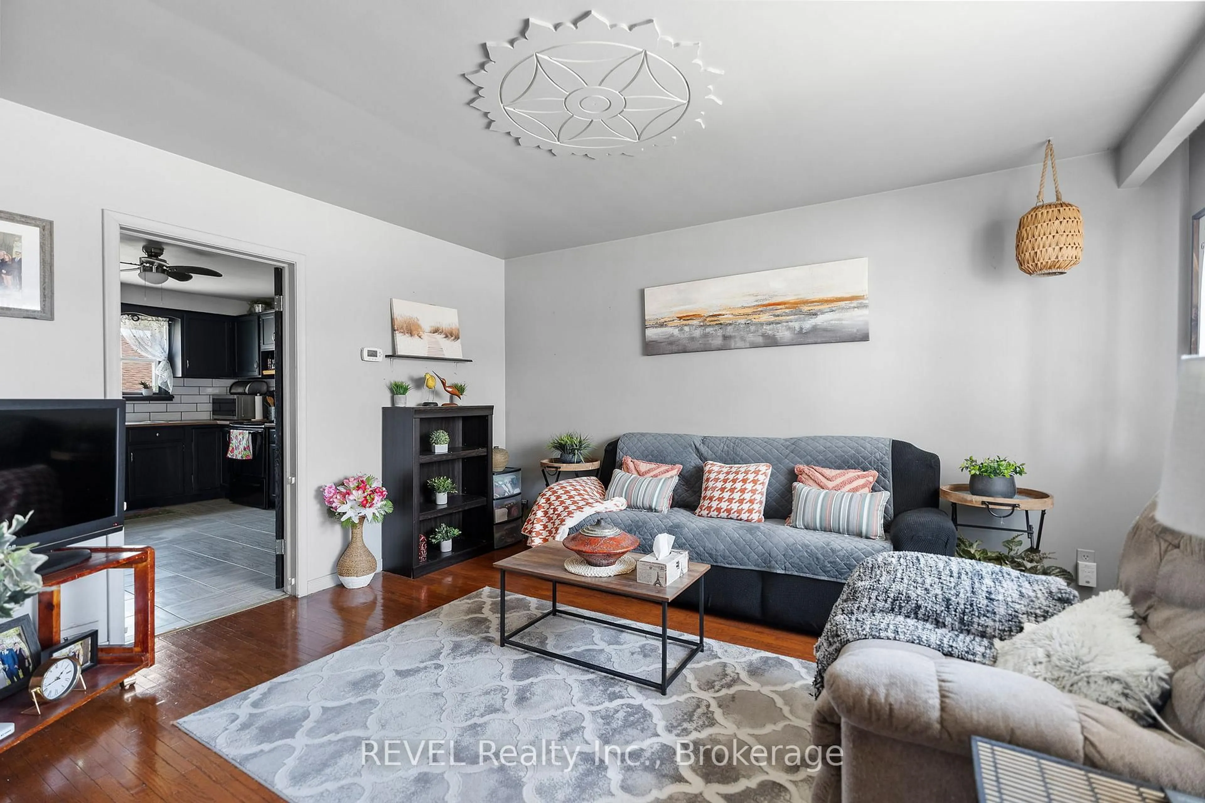 Living room with furniture, unknown for 137 Wellington St, Port Colborne Ontario L3K 2K1