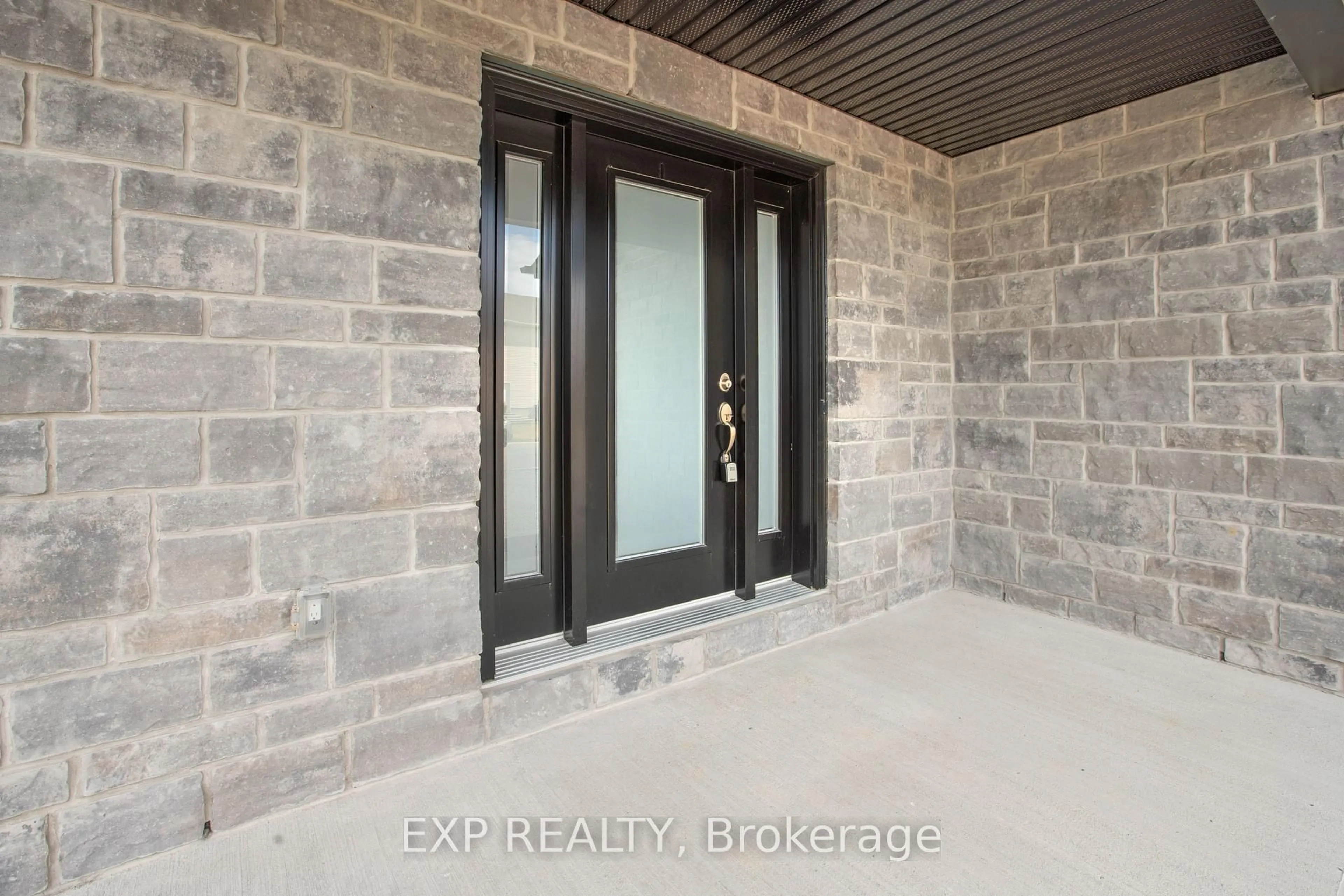 Indoor entryway for 949 Katia St, The Nation Ontario K0A 2M0