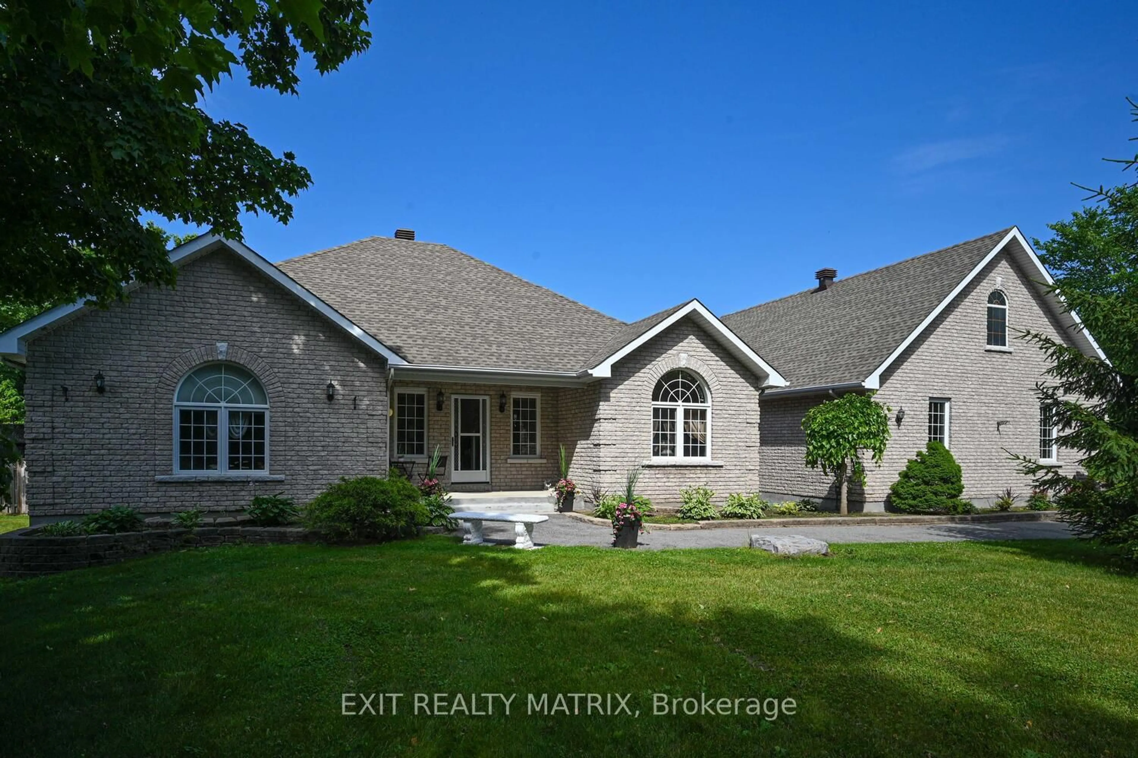 Home with vinyl exterior material, street for 2573 Mitchell St, Metcalfe Ontario K0A 2P0