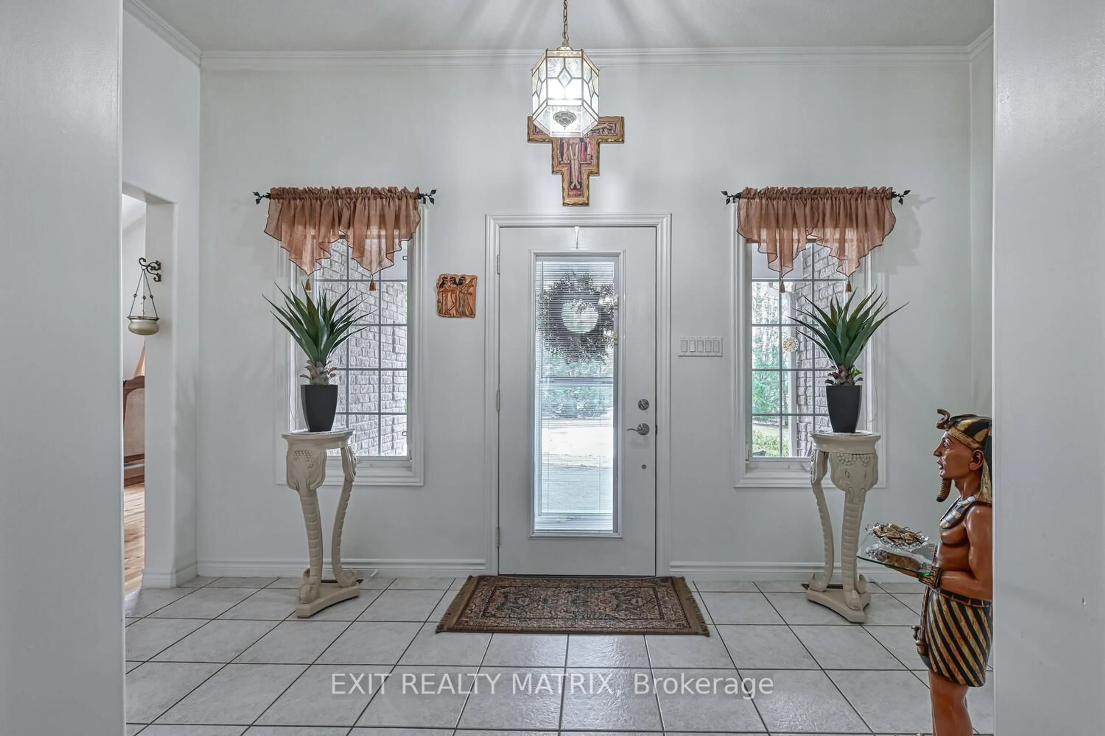Indoor entryway for 2573 Mitchell St, Metcalfe Ontario K0A 2P0