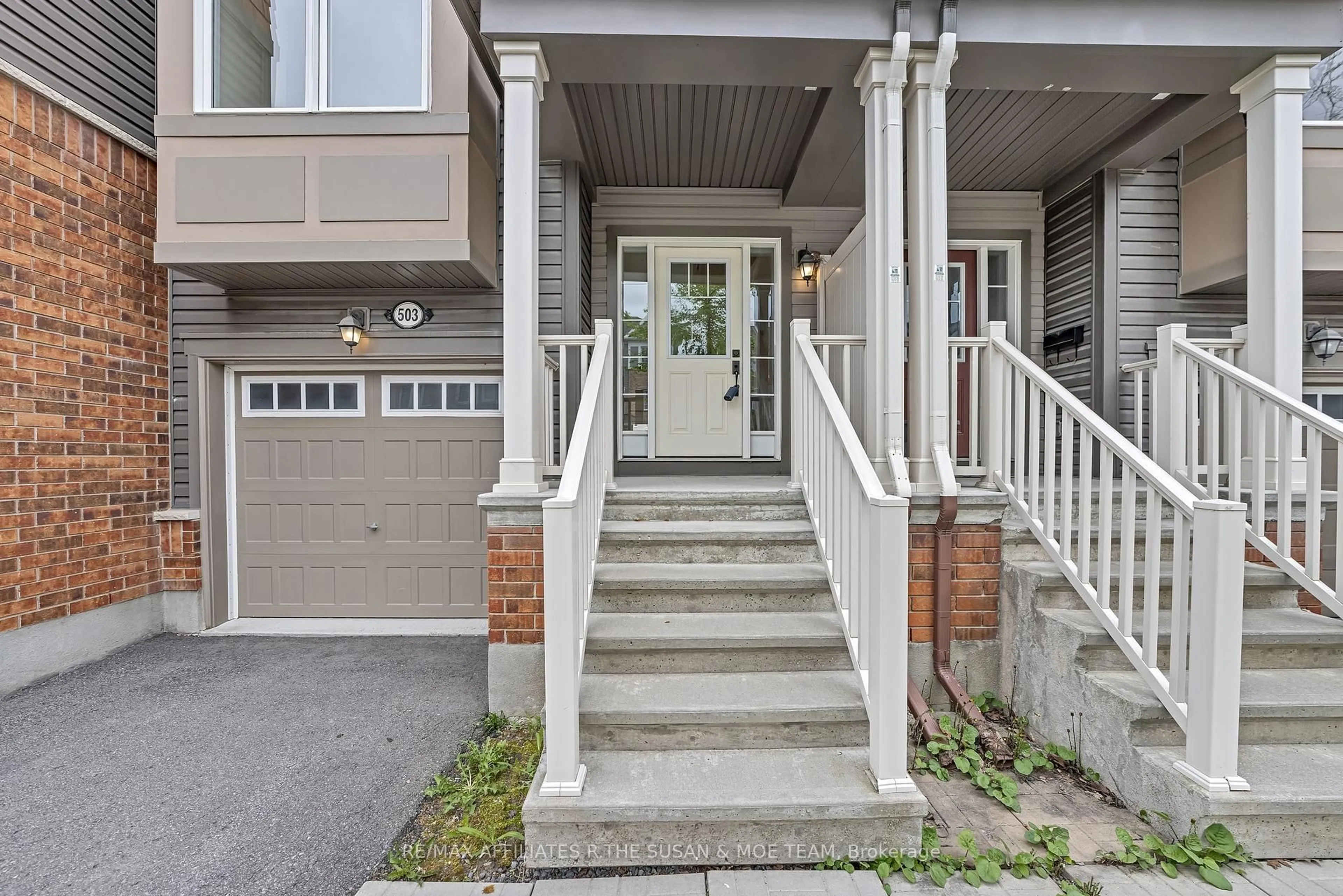 Indoor entryway for 503 Coldwater Cres, Ottawa Ontario K2M 0J4
