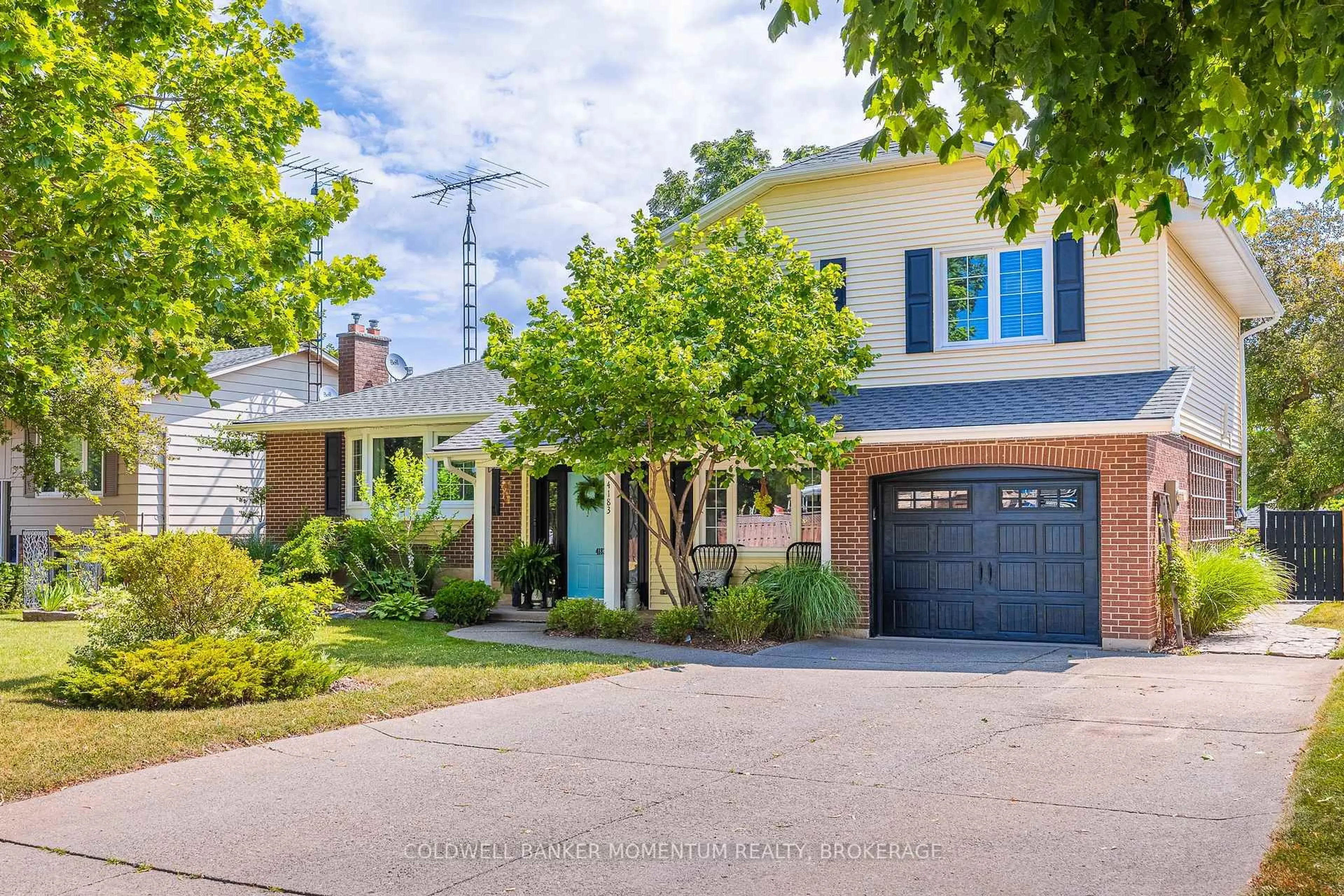Home with brick exterior material, street for 4183 Eastdale Dr, Lincoln Ontario L3J 0N4