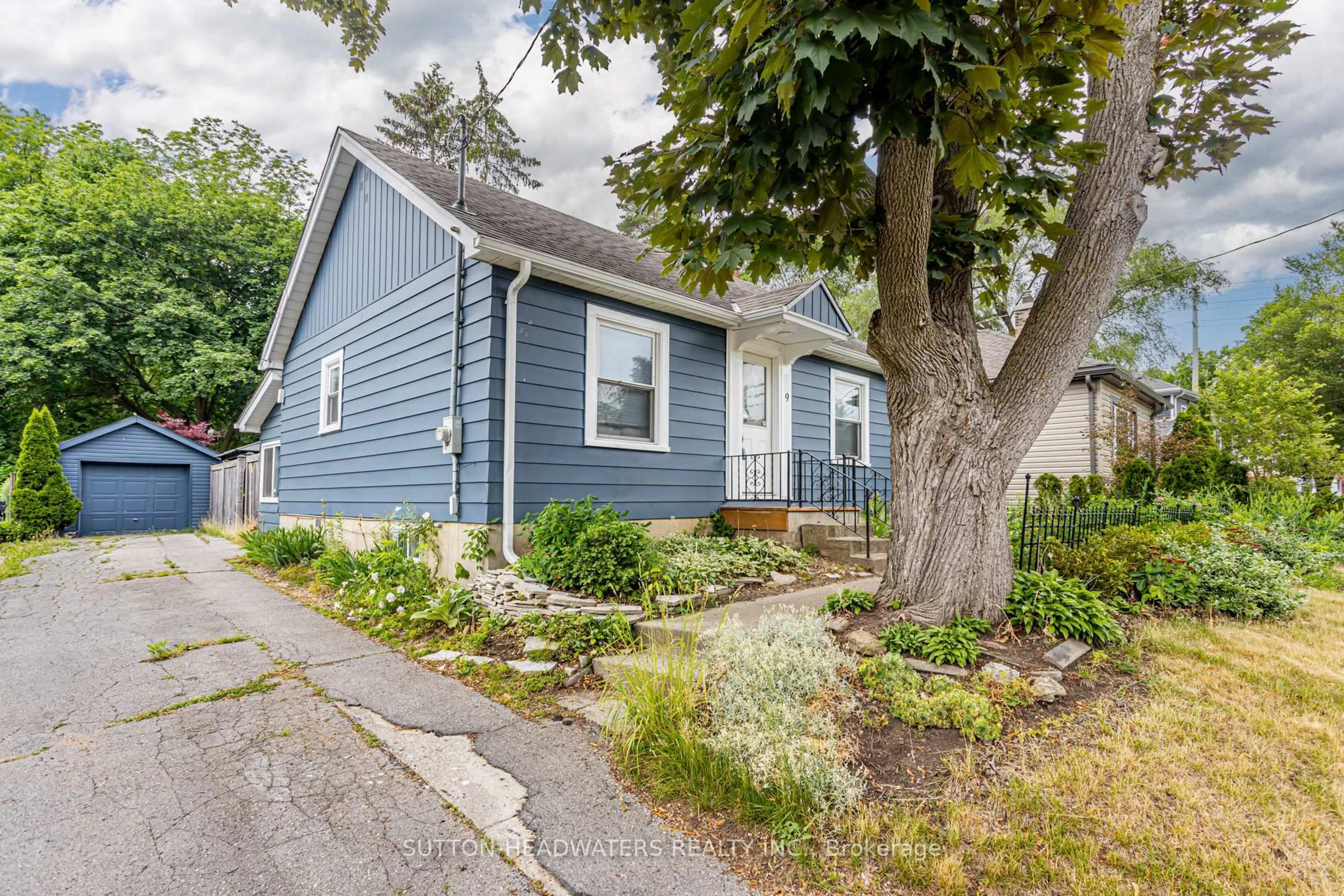 Home with vinyl exterior material, street for 9 FORWARD Ave, London North Ontario N6H 1B5