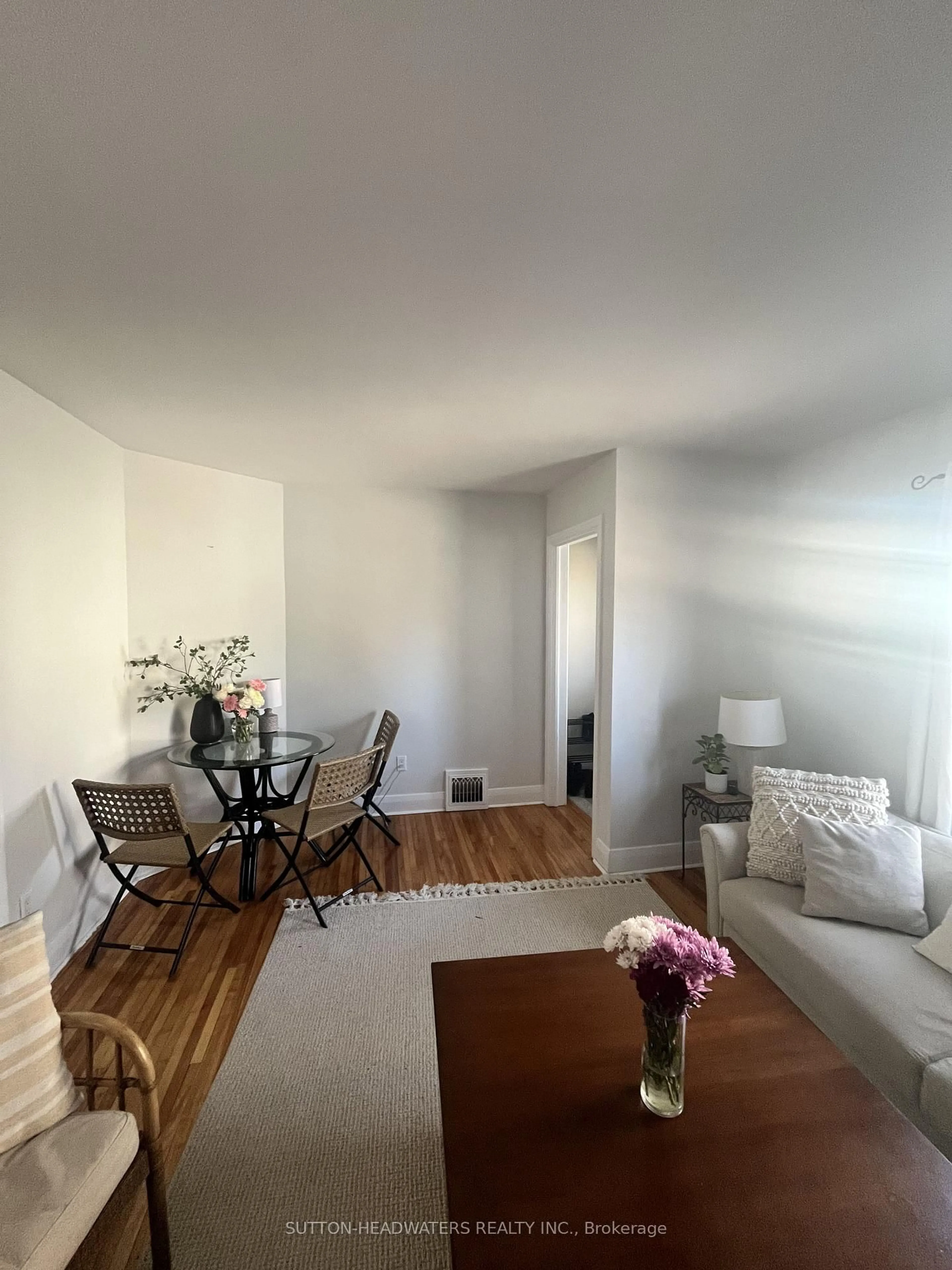 A pic of a room for 9 FORWARD Ave, London North Ontario N6H 1B5